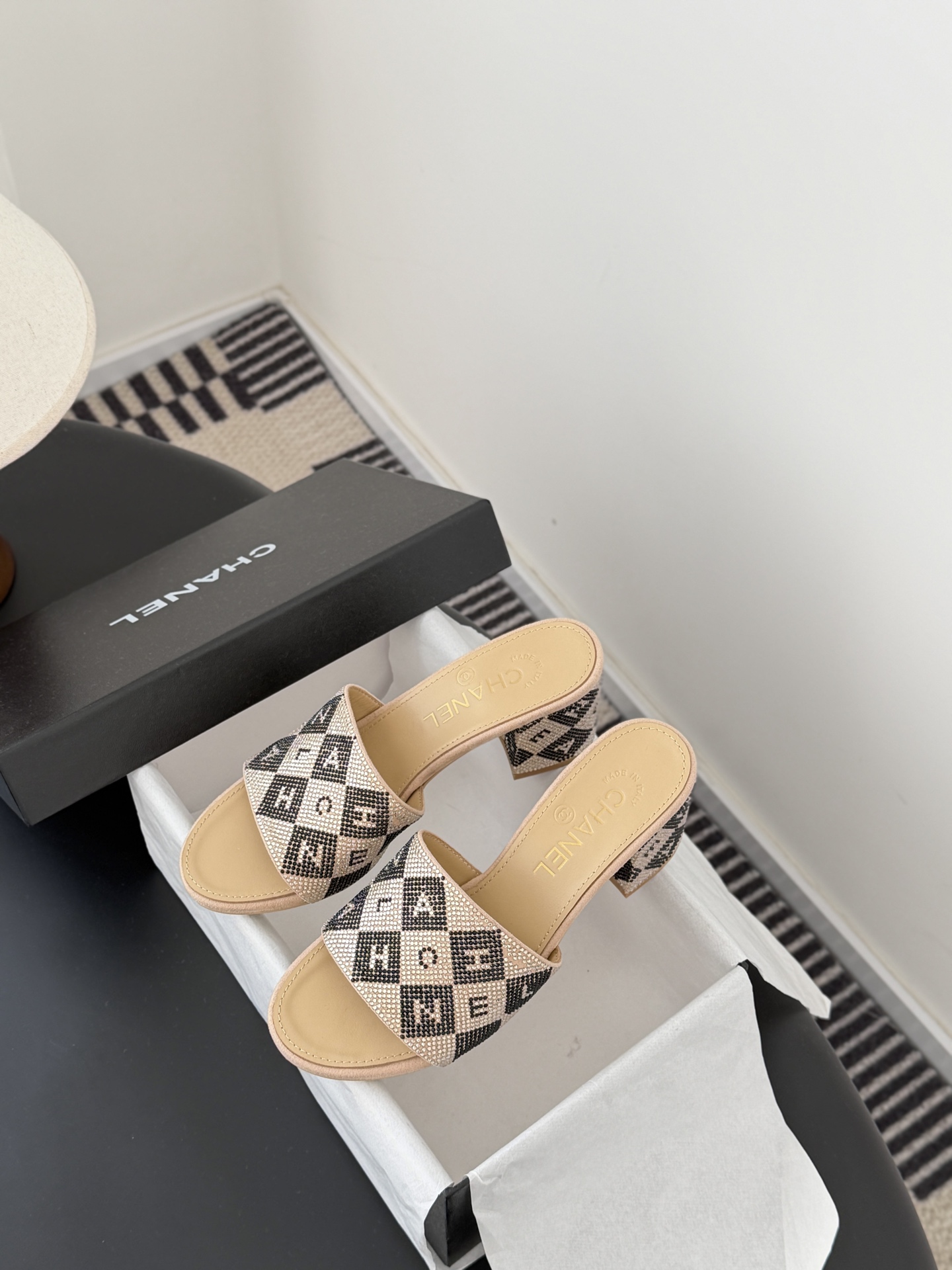 Chanel 26K早春系列烫钻拖鞋新款抢先发售原版烫钻工艺 内里垫脚羊皮 真皮大底Size:35-39