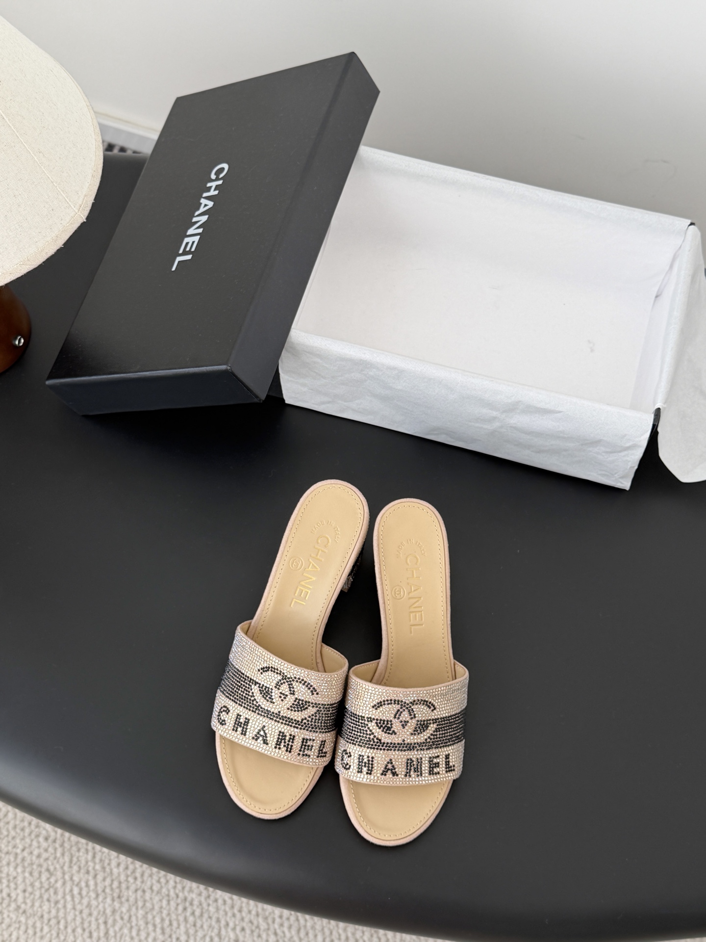 Chanel 26K早春系列烫钻拖鞋新款抢先发售原版烫钻工艺 内里垫脚羊皮 真皮大底Size:35-39