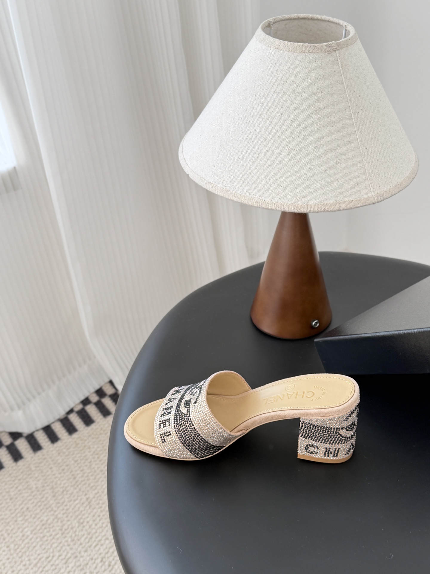 Chanel 26K早春系列烫钻拖鞋新款抢先发售原版烫钻工艺 内里垫脚羊皮 真皮大底Size:35-39