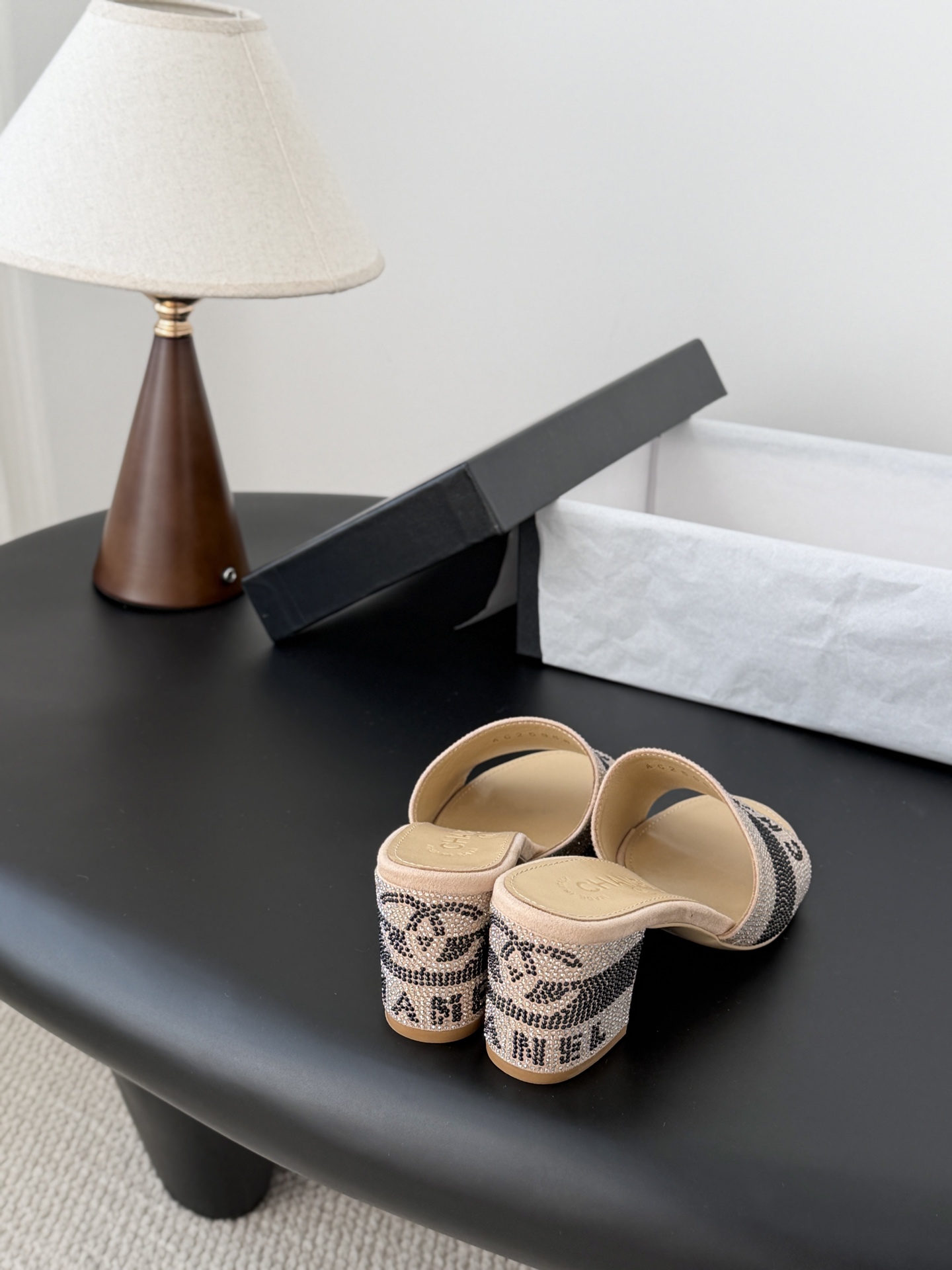 Chanel 26K早春系列烫钻拖鞋新款抢先发售原版烫钻工艺 内里垫脚羊皮 真皮大底Size:35-39