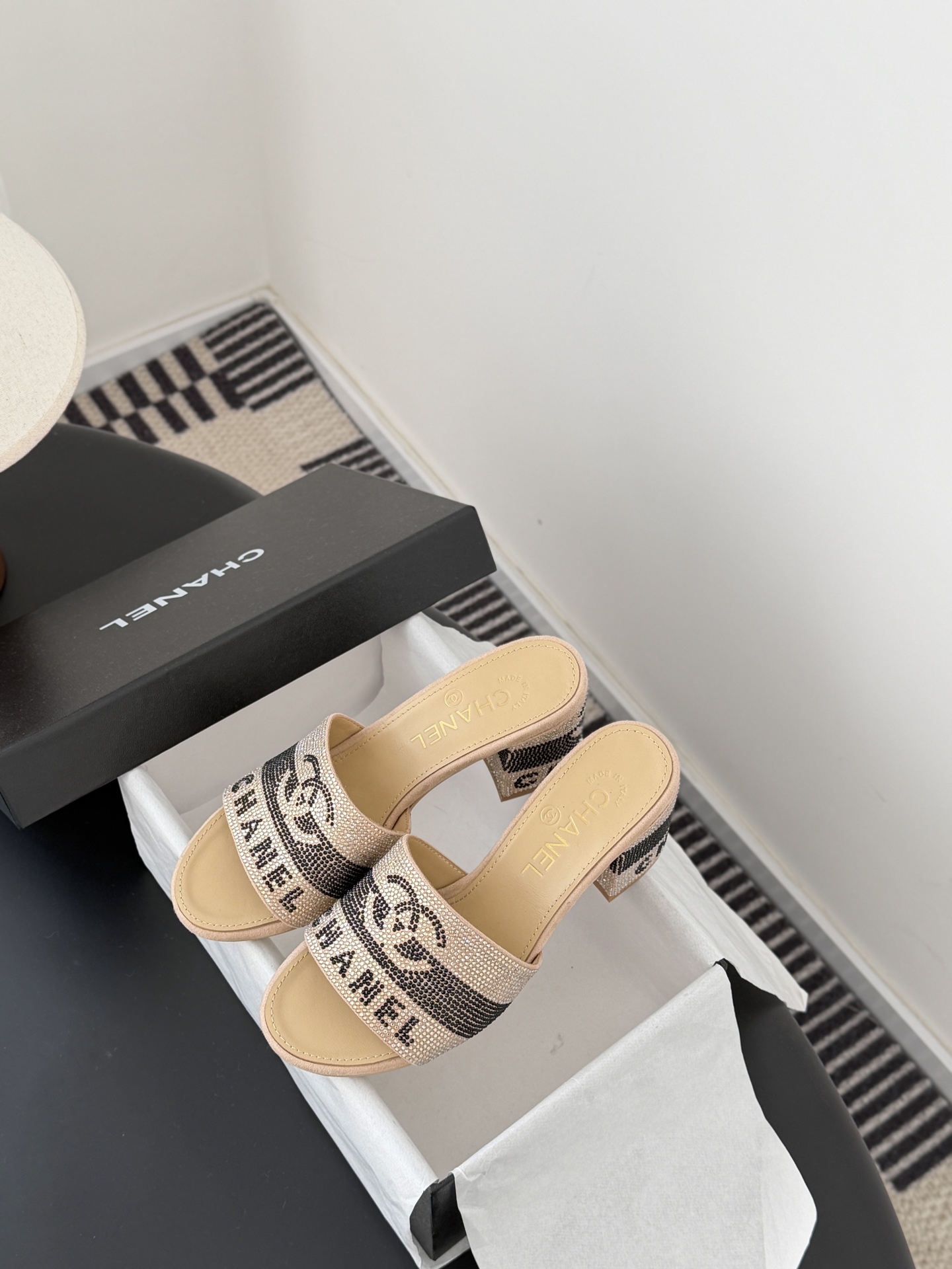 Chanel 26K早春系列烫钻拖鞋新款抢先发售原版烫钻工艺 内里垫脚羊皮 真皮大底Size:35-39