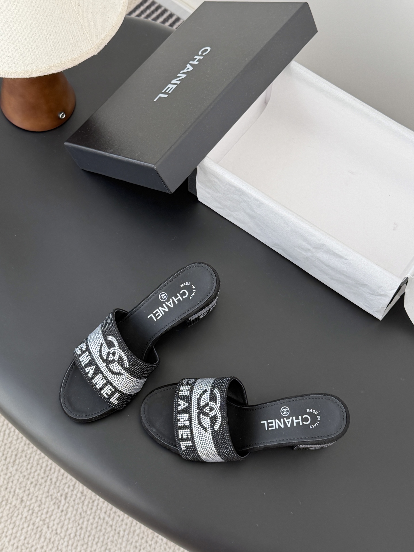 Chanel 26K早春系列烫钻拖鞋新款抢先发售原版烫钻工艺 内里垫脚羊皮 真皮大底Size:35-39