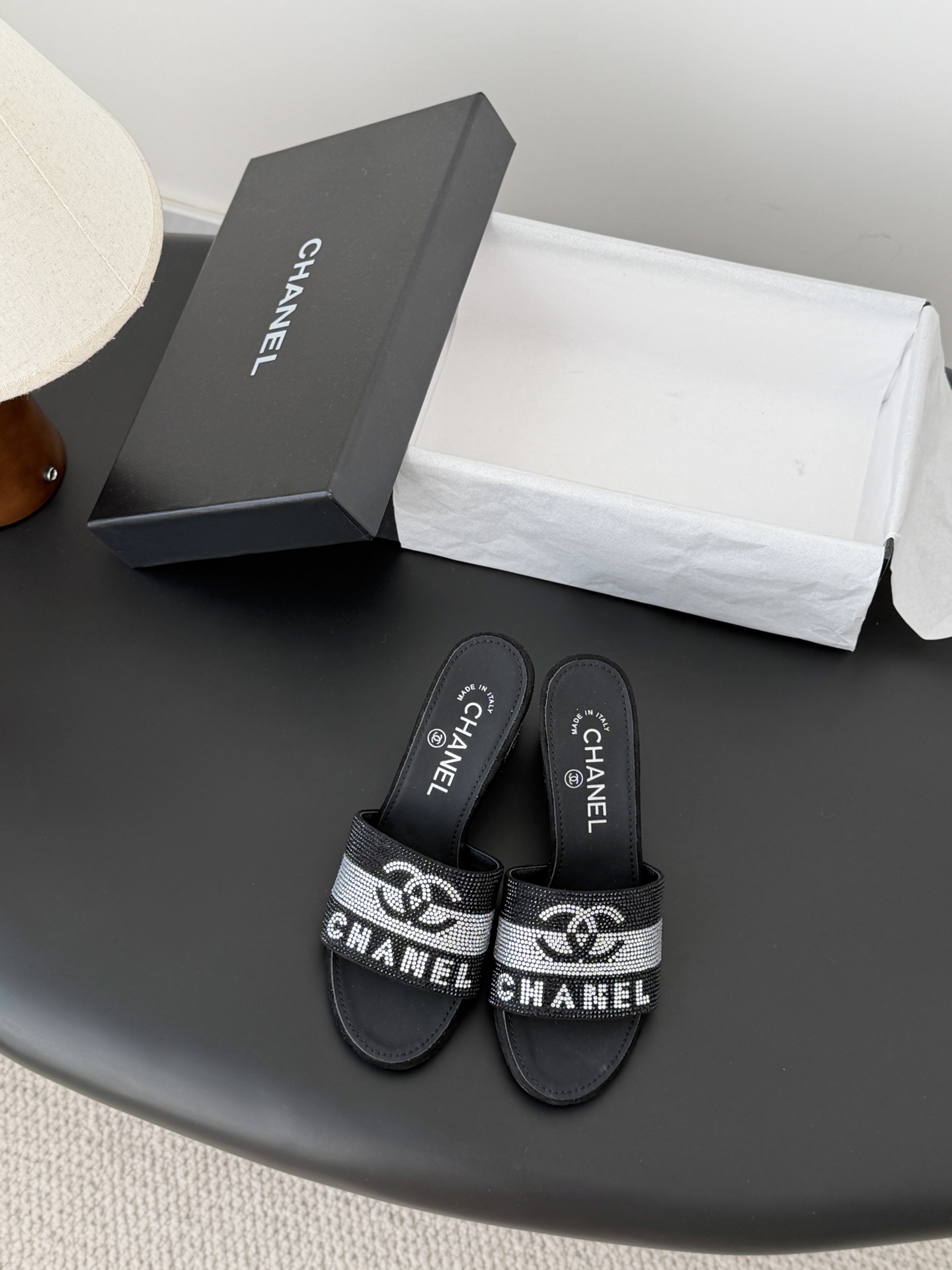 Chanel 26K早春系列烫钻拖鞋新款抢先发售原版烫钻工艺 内里垫脚羊皮 真皮大底Size:35-39