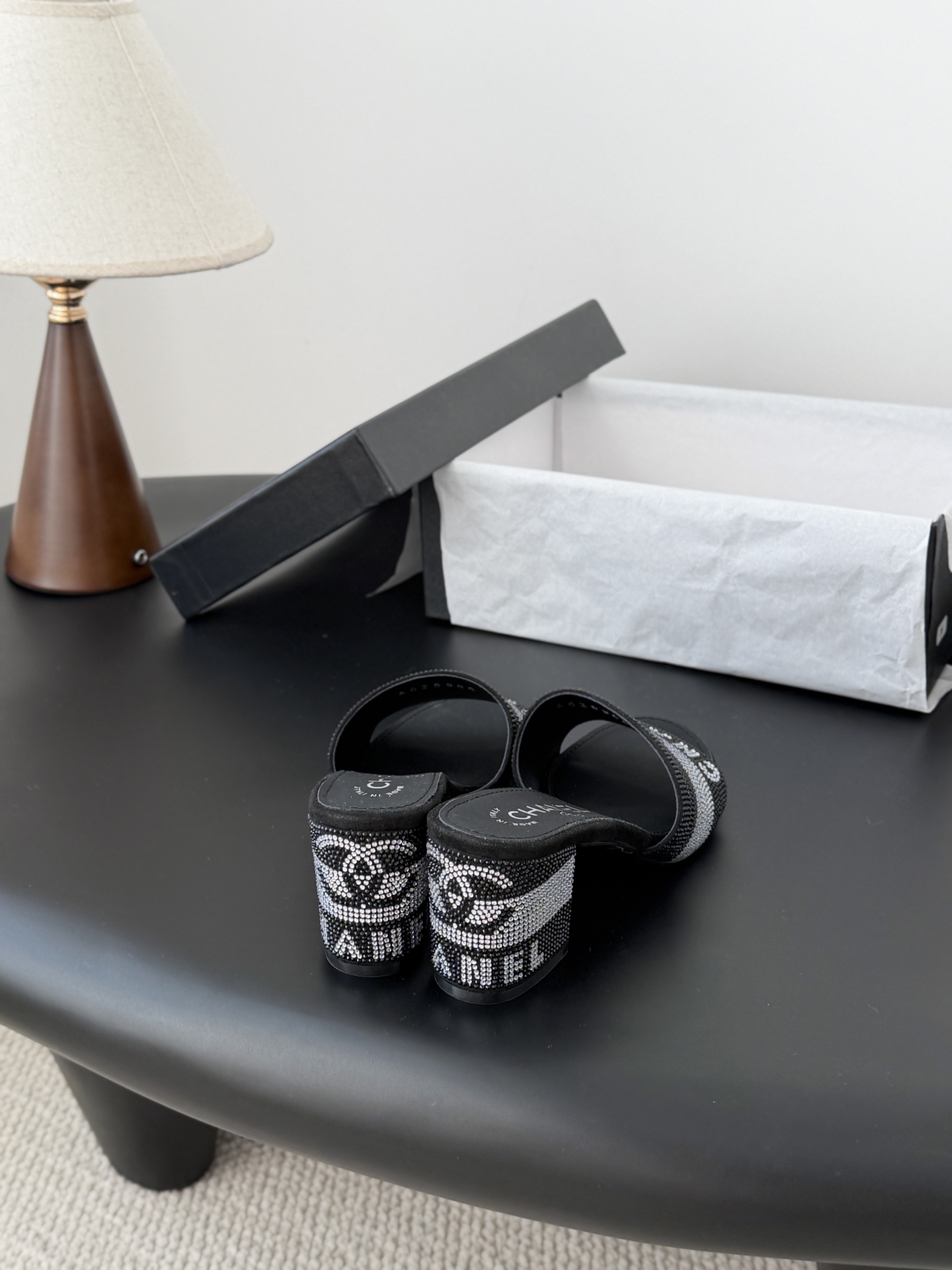 Chanel 26K早春系列烫钻拖鞋新款抢先发售原版烫钻工艺 内里垫脚羊皮 真皮大底Size:35-39