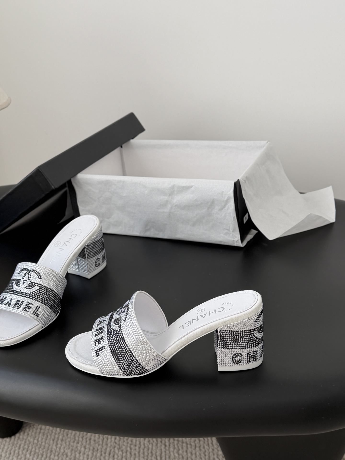 Chanel 26K早春系列烫钻拖鞋新款抢先发售原版烫钻工艺 内里垫脚羊皮 真皮大底Size:35-39