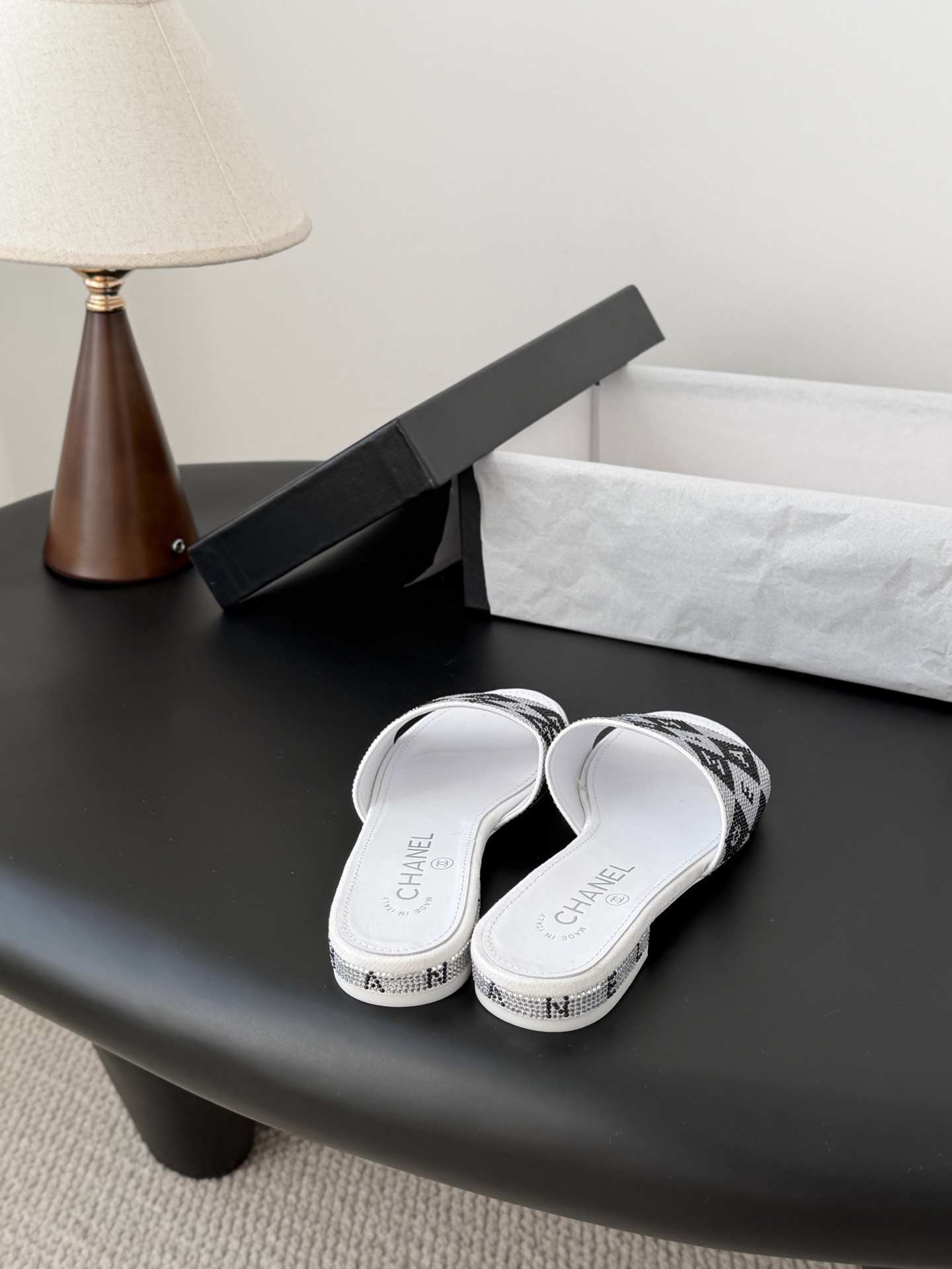 Chanel 26K早春系列烫钻拖鞋新款抢先发售原版烫钻工艺 内里垫脚羊皮 真皮大底Size:35-39