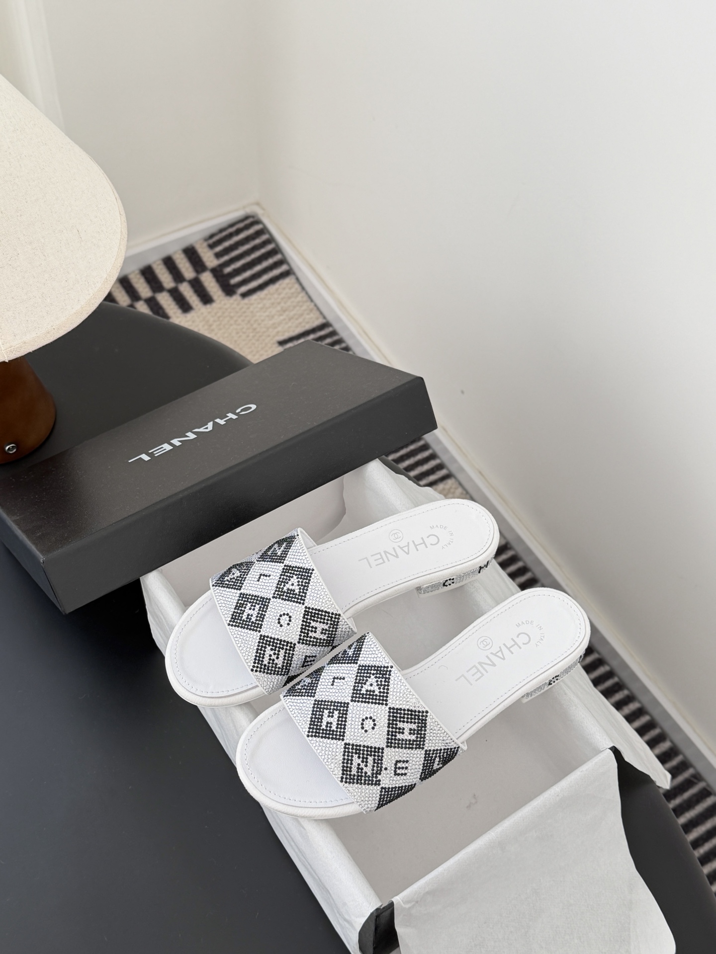 Chanel 26K早春系列烫钻拖鞋新款抢先发售原版烫钻工艺 内里垫脚羊皮 真皮大底Size:35-39