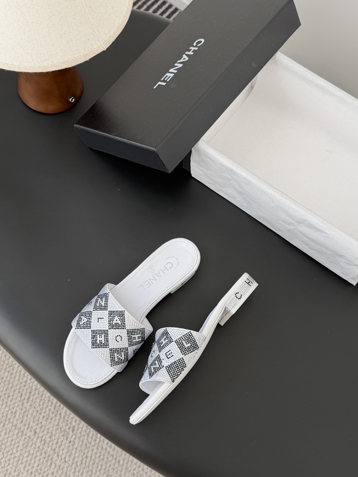 Chanel 26K早春系列烫钻拖鞋新款抢先发售原版烫钻工艺 内里垫脚羊皮 真皮大底Size:35-39