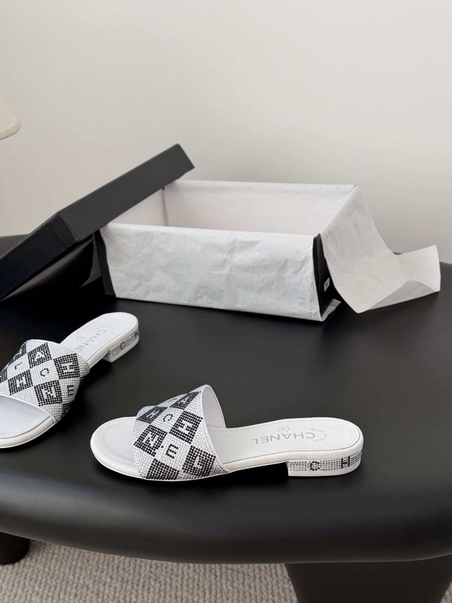 Chanel 26K早春系列烫钻拖鞋新款抢先发售原版烫钻工艺 内里垫脚羊皮 真皮大底Size:35-39