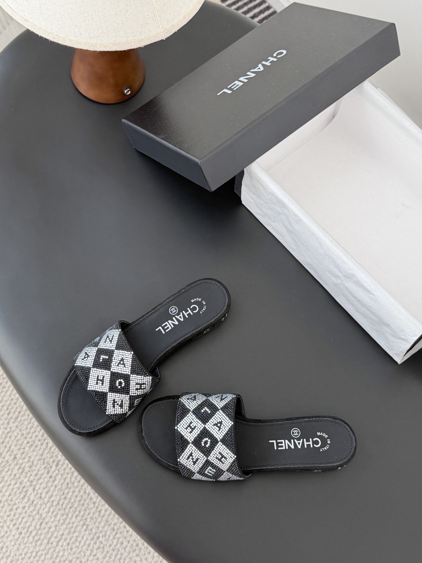 Chanel 26K早春系列烫钻拖鞋新款抢先发售原版烫钻工艺 内里垫脚羊皮 真皮大底Size:35-39