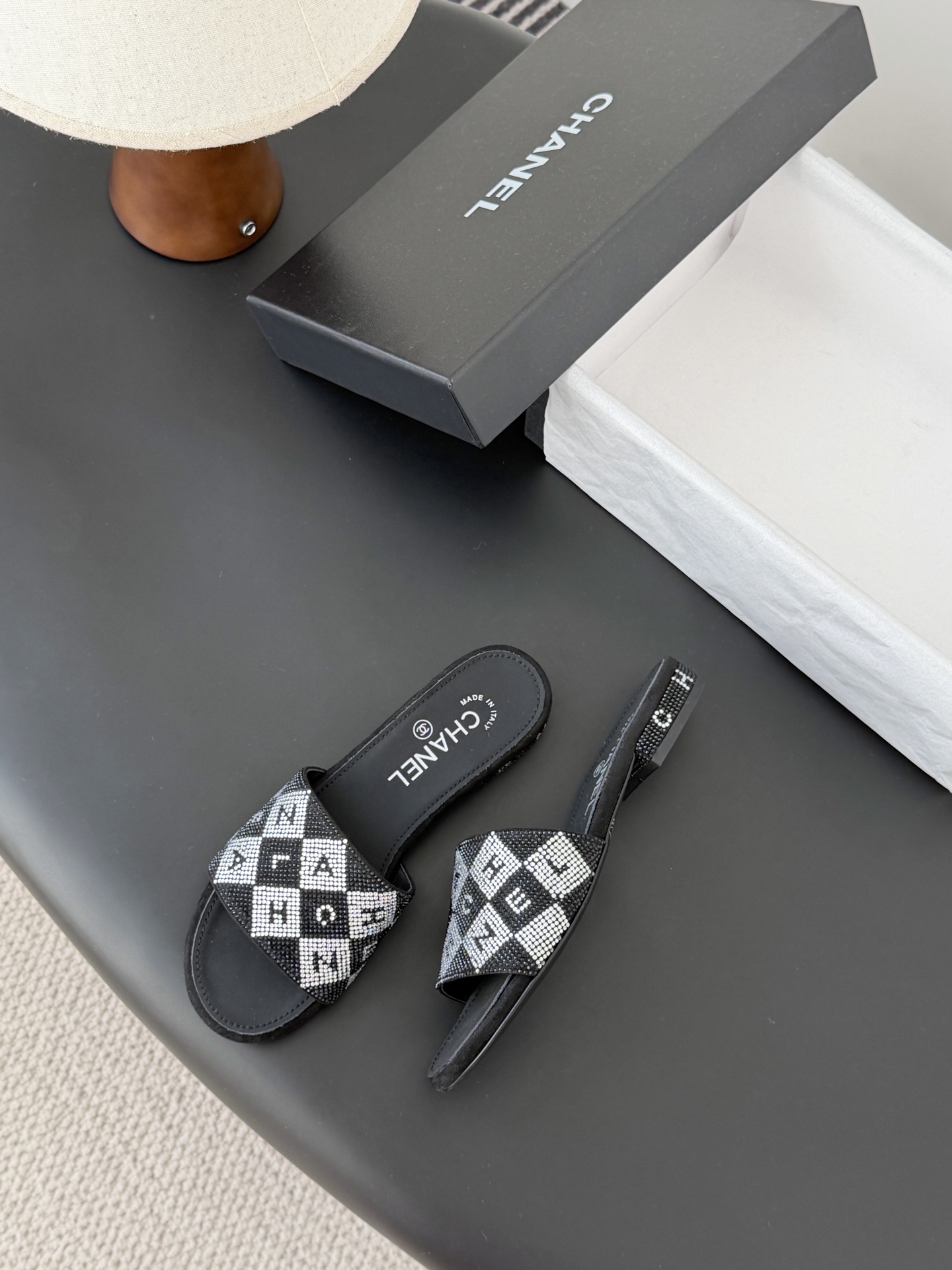 Chanel 26K早春系列烫钻拖鞋新款抢先发售原版烫钻工艺 内里垫脚羊皮 真皮大底Size:35-39