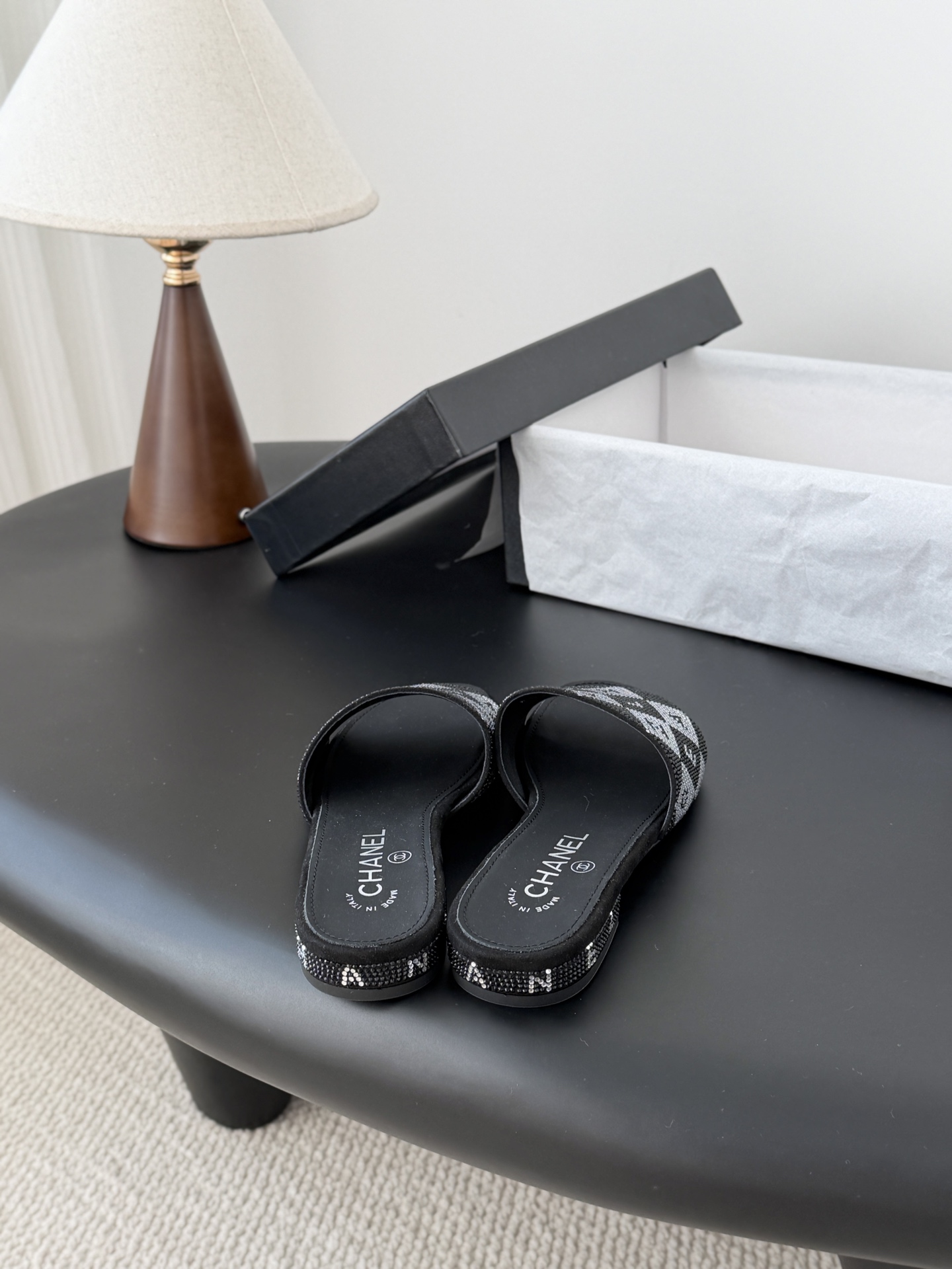 Chanel 26K早春系列烫钻拖鞋新款抢先发售原版烫钻工艺 内里垫脚羊皮 真皮大底Size:35-39