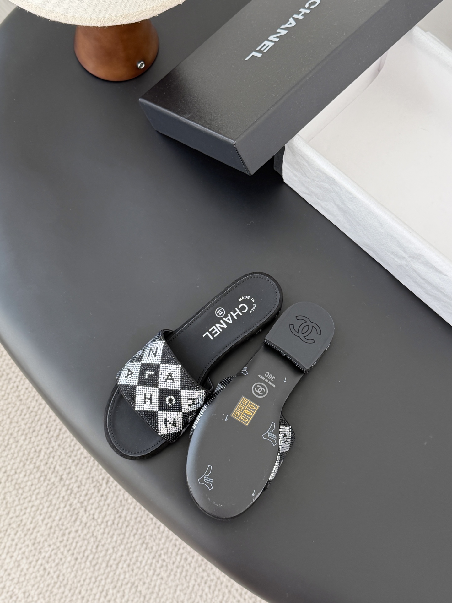 Chanel 26K早春系列烫钻拖鞋新款抢先发售原版烫钻工艺 内里垫脚羊皮 真皮大底Size:35-39