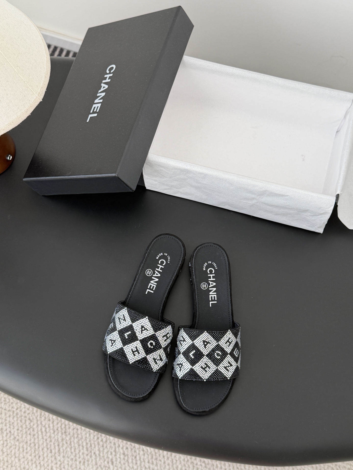 Chanel 26K早春系列烫钻拖鞋新款抢先发售原版烫钻工艺 内里垫脚羊皮 真皮大底Size:35-39