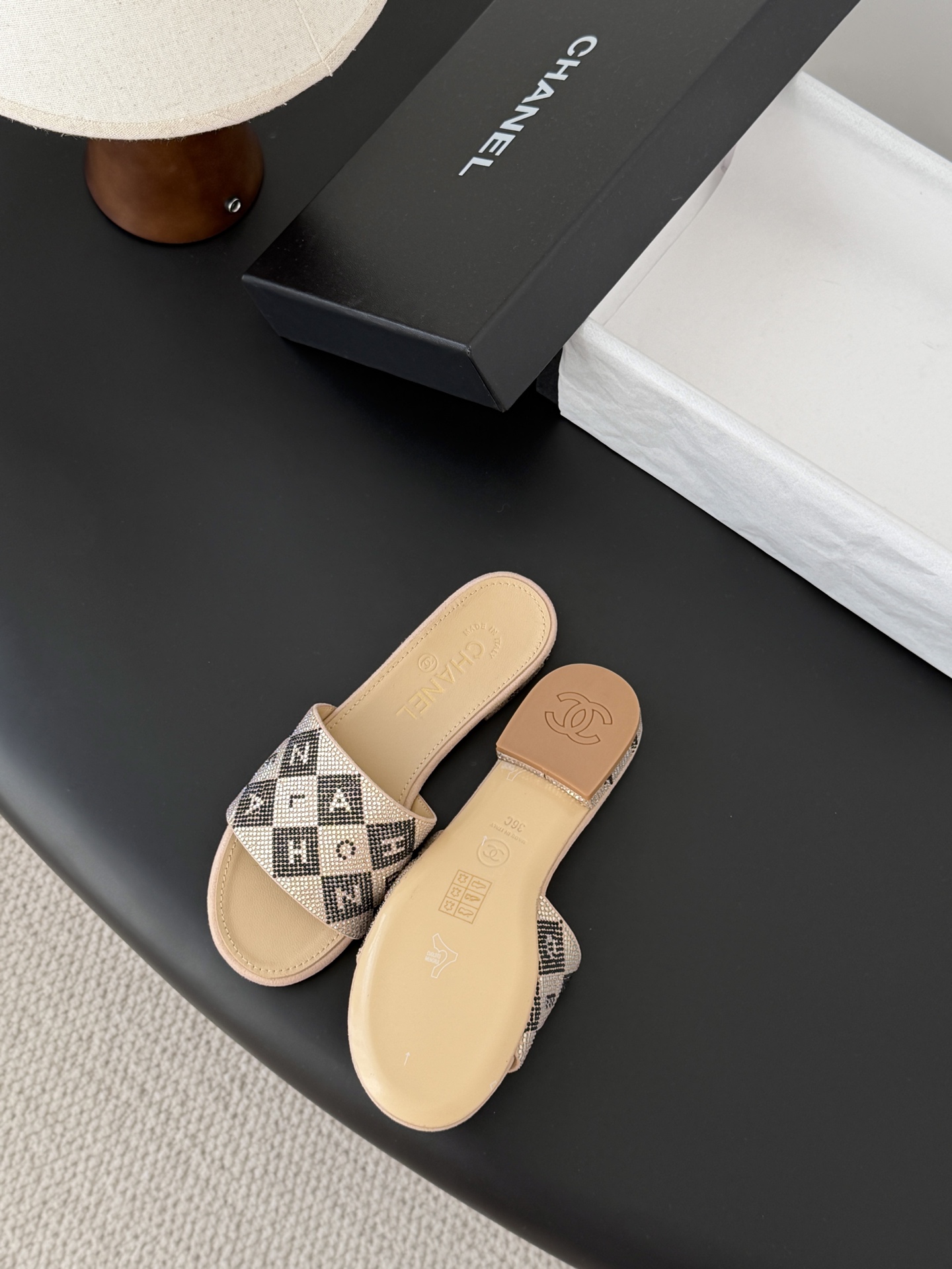 Chanel 26K早春系列烫钻拖鞋新款抢先发售原版烫钻工艺 内里垫脚羊皮 真皮大底Size:35-39