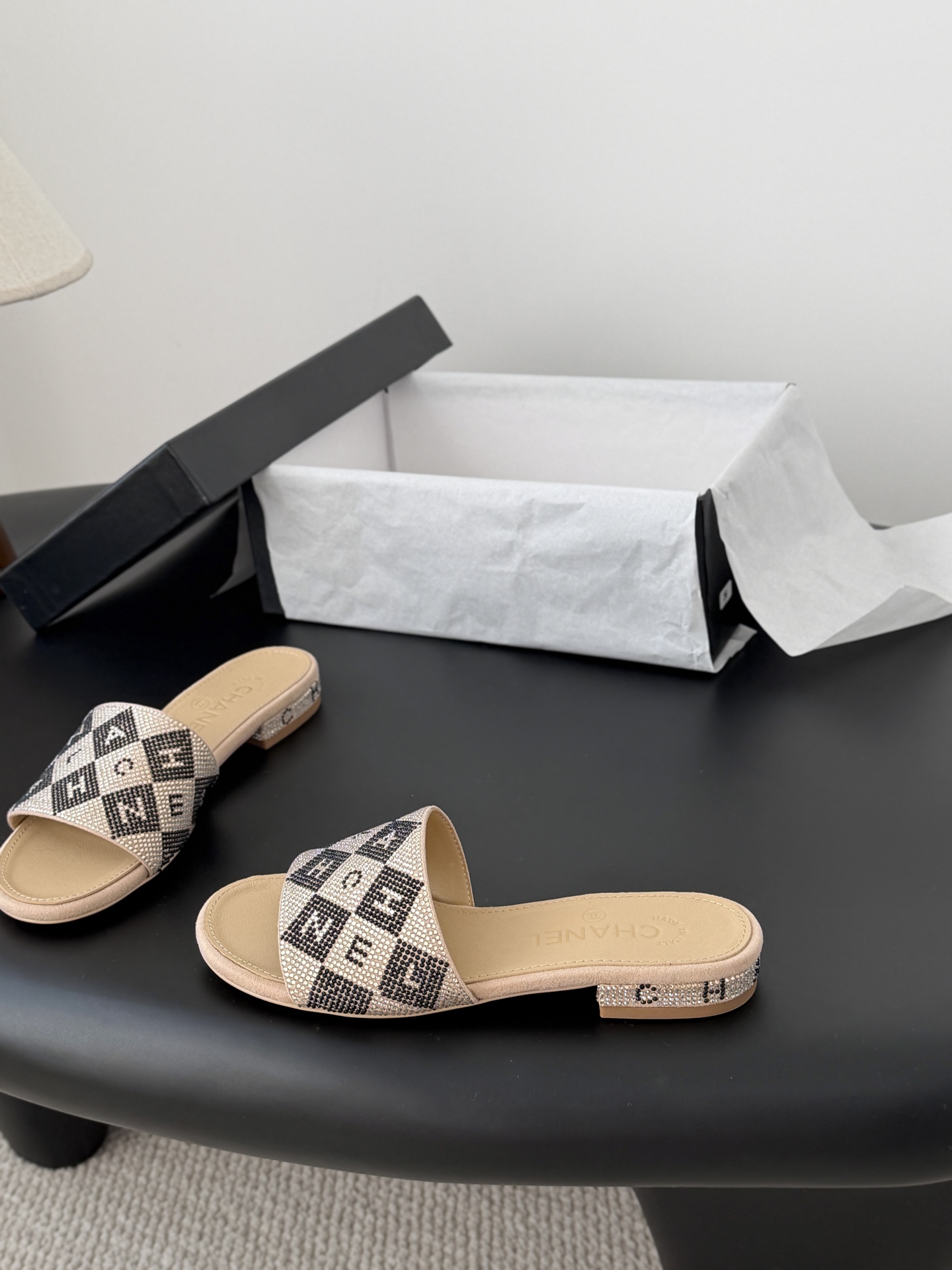 Chanel 26K早春系列烫钻拖鞋新款抢先发售原版烫钻工艺 内里垫脚羊皮 真皮大底Size:35-39