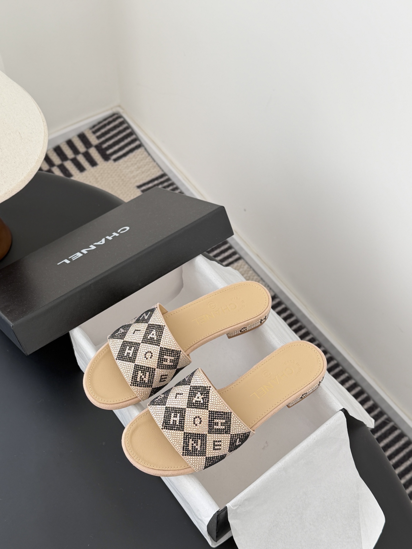 Chanel 26K早春系列烫钻拖鞋新款抢先发售原版烫钻工艺 内里垫脚羊皮 真皮大底Size:35-39