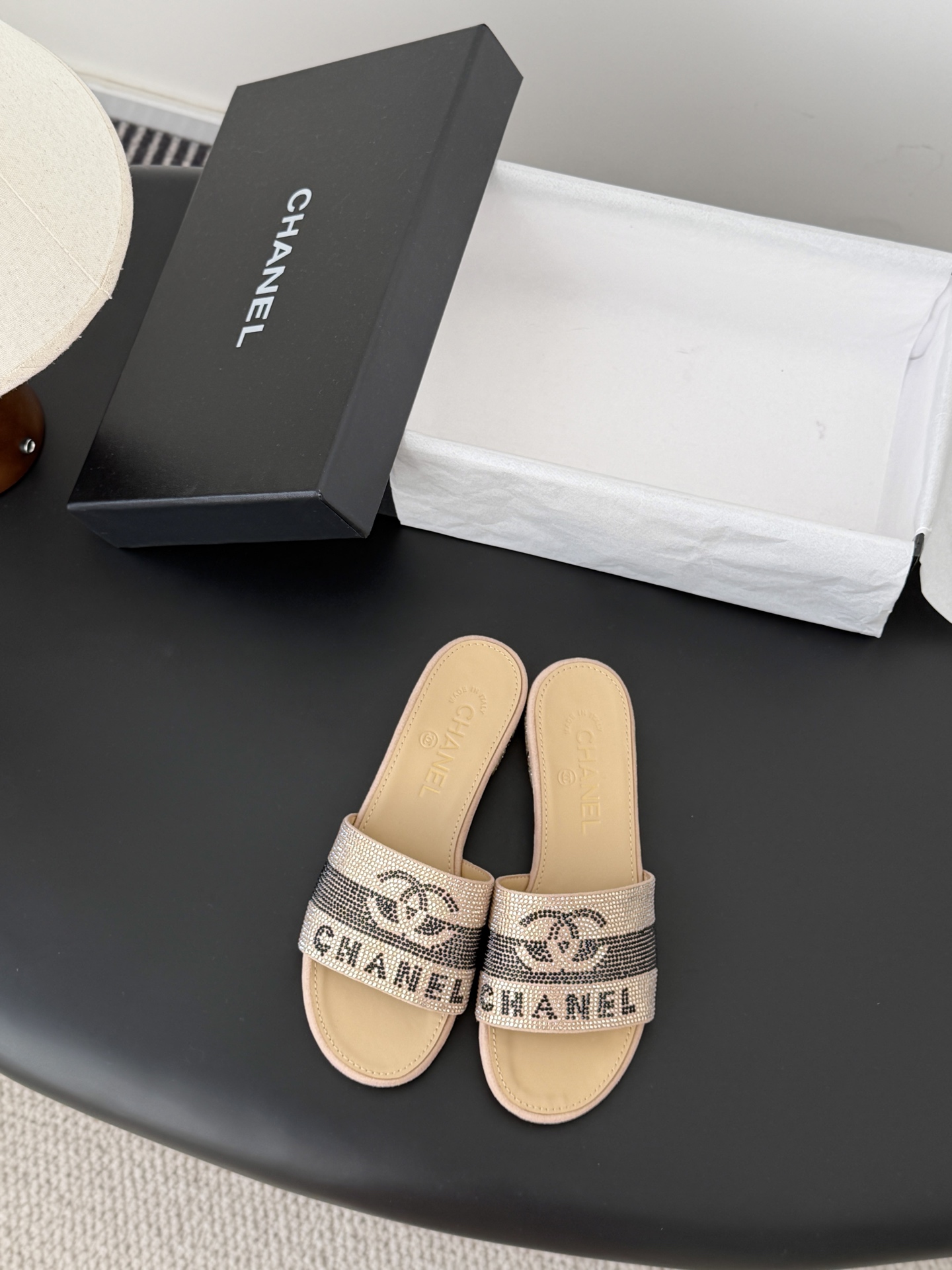 Chanel 26K早春系列烫钻拖鞋新款抢先发售原版烫钻工艺 内里垫脚羊皮 真皮大底Size:35-39