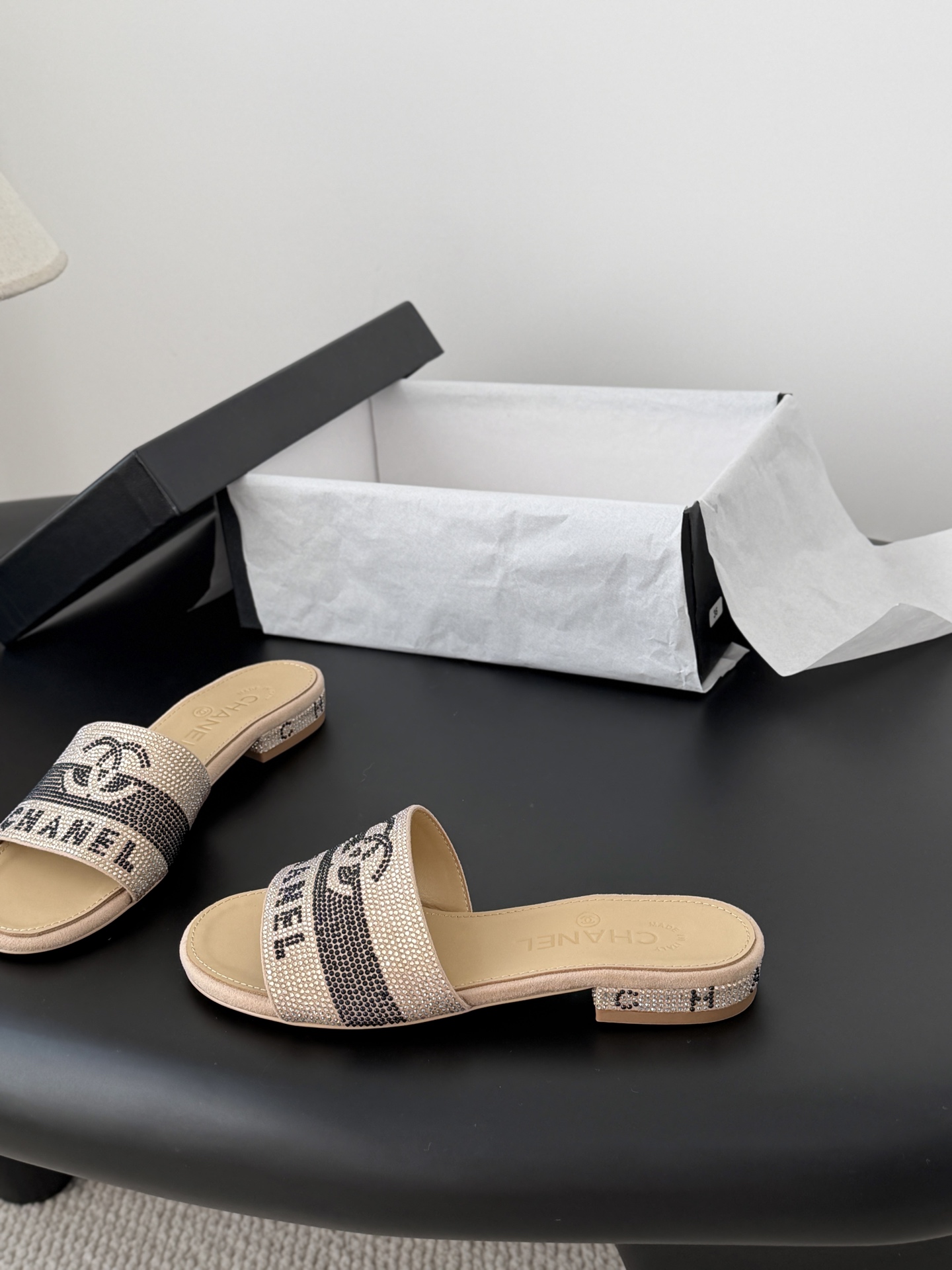 Chanel 26K早春系列烫钻拖鞋新款抢先发售原版烫钻工艺 内里垫脚羊皮 真皮大底Size:35-39