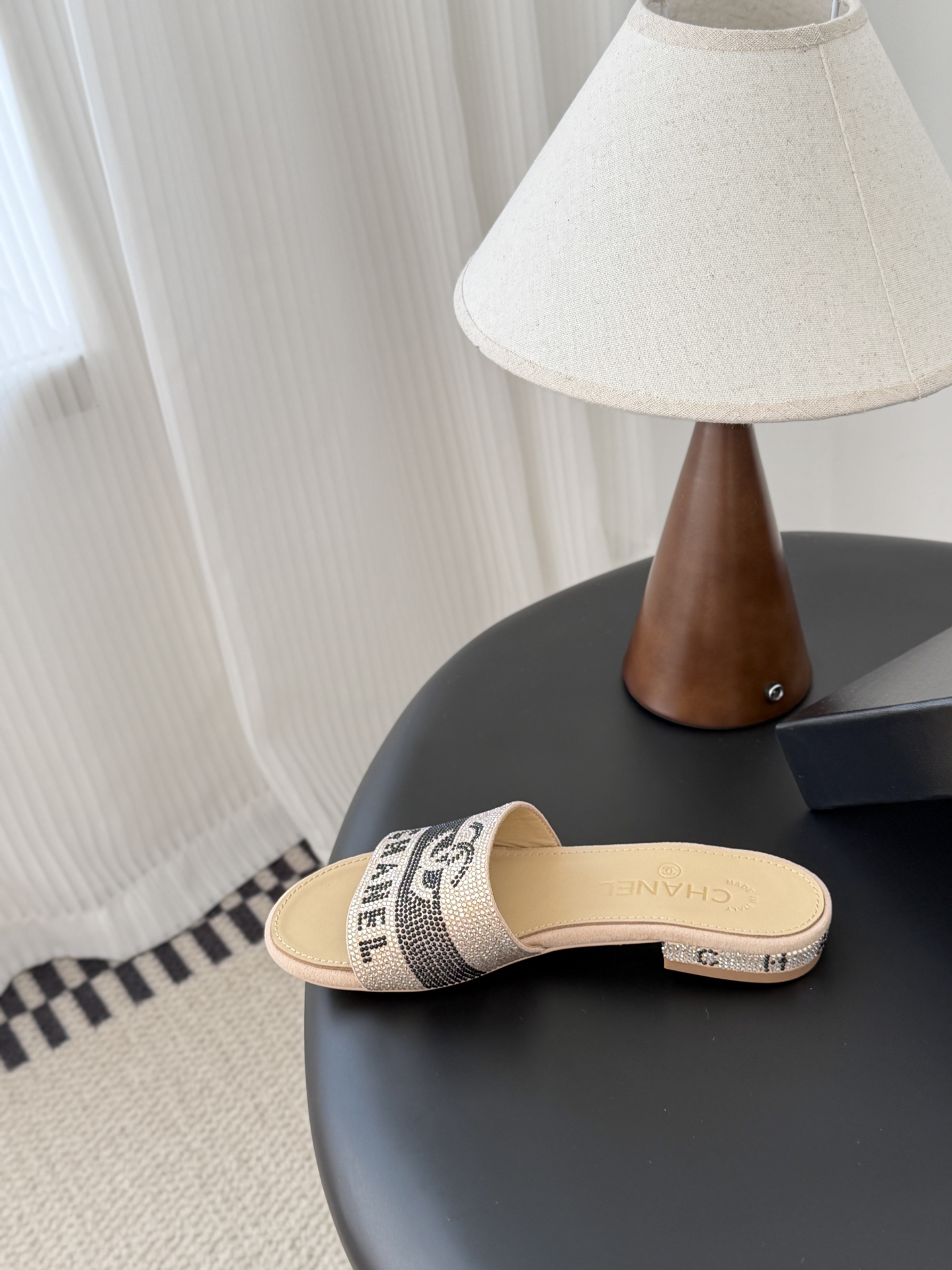 Chanel 26K早春系列烫钻拖鞋新款抢先发售原版烫钻工艺 内里垫脚羊皮 真皮大底Size:35-39