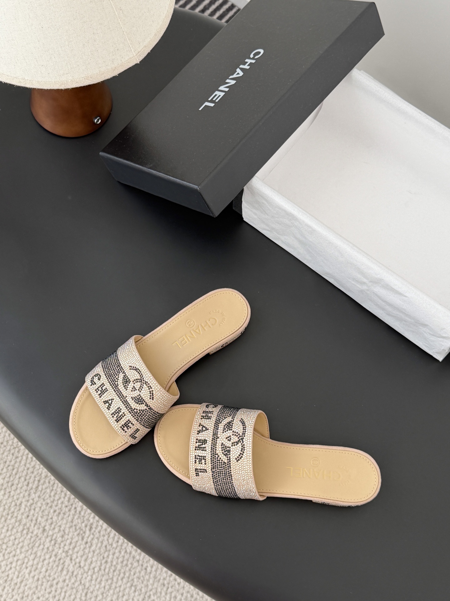 Chanel 26K早春系列烫钻拖鞋新款抢先发售原版烫钻工艺 内里垫脚羊皮 真皮大底Size:35-39