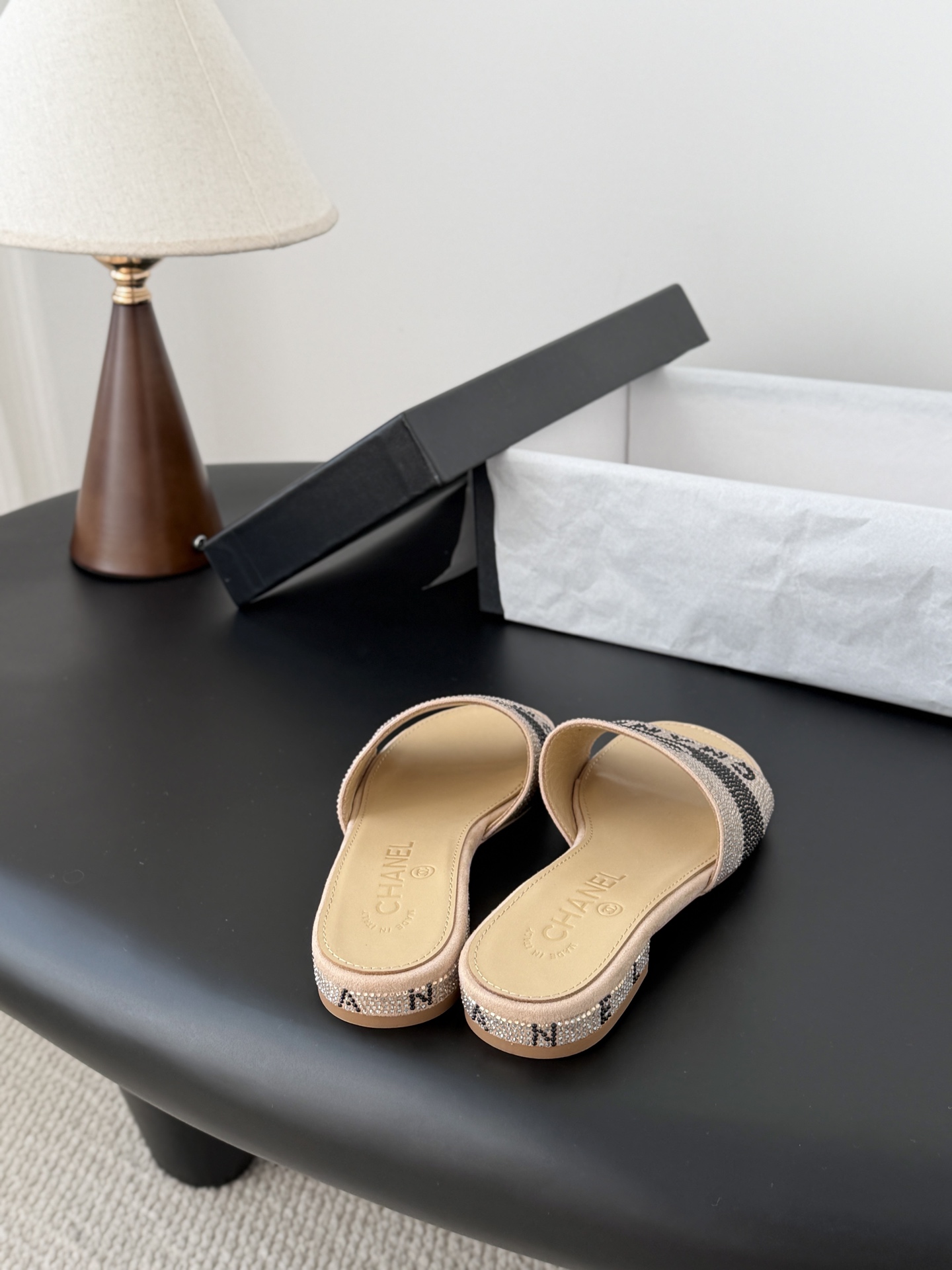 Chanel 26K早春系列烫钻拖鞋新款抢先发售原版烫钻工艺 内里垫脚羊皮 真皮大底Size:35-39
