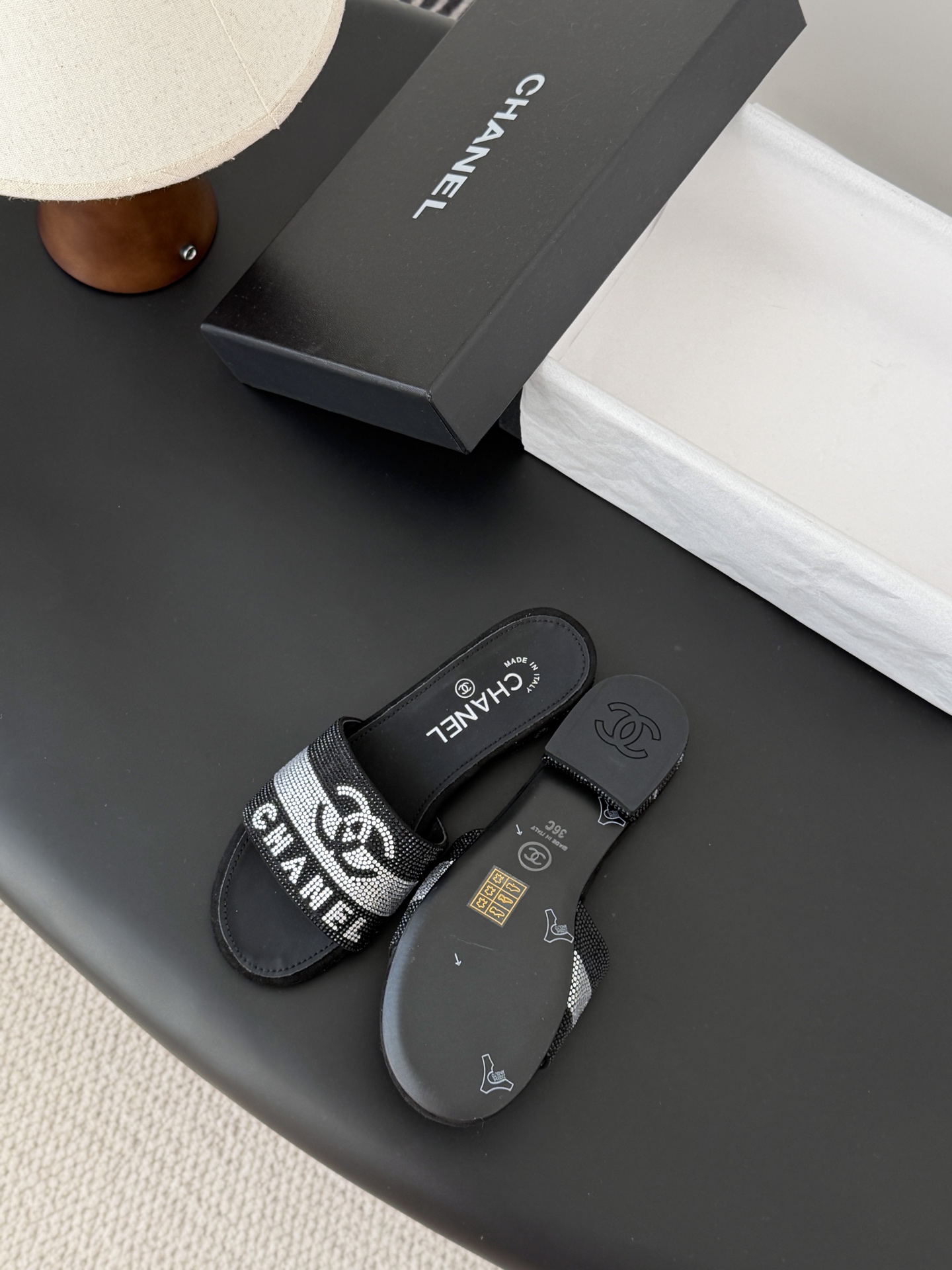 Chanel 26K早春系列烫钻拖鞋新款抢先发售原版烫钻工艺 内里垫脚羊皮 真皮大底Size:35-39