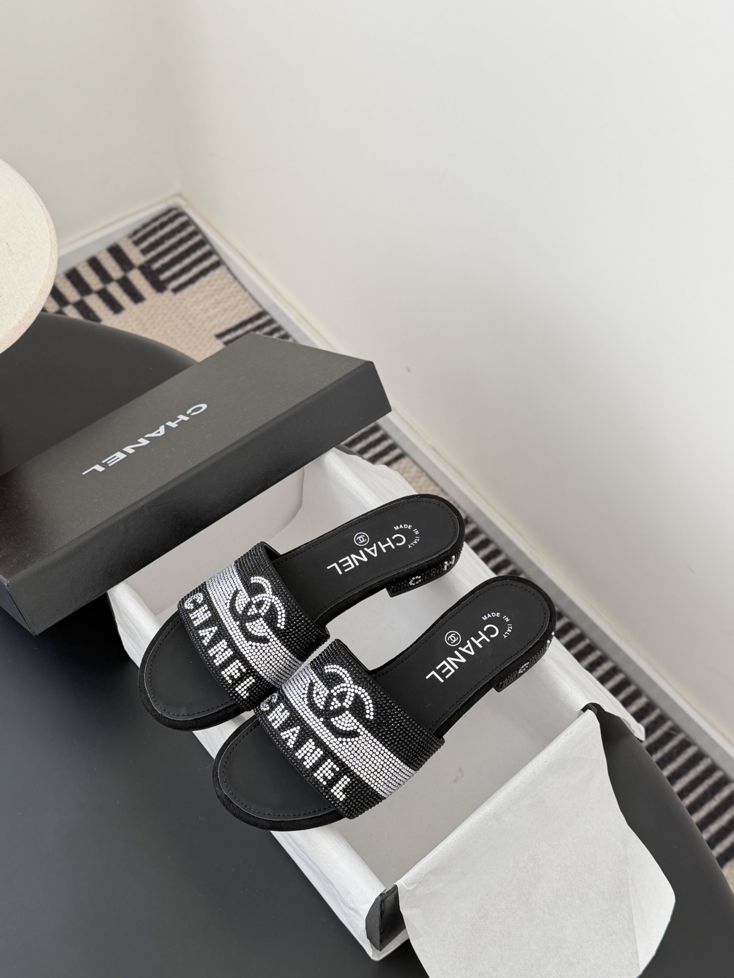 Chanel 26K早春系列烫钻拖鞋新款抢先发售原版烫钻工艺 内里垫脚羊皮 真皮大底Size:35-39