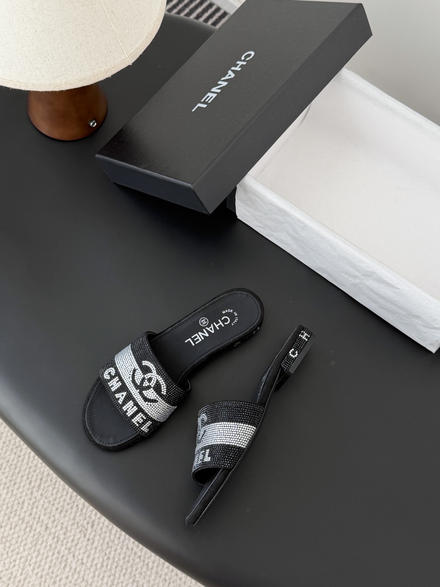 Chanel 26K早春系列烫钻拖鞋新款抢先发售原版烫钻工艺 内里垫脚羊皮 真皮大底Size:35-39