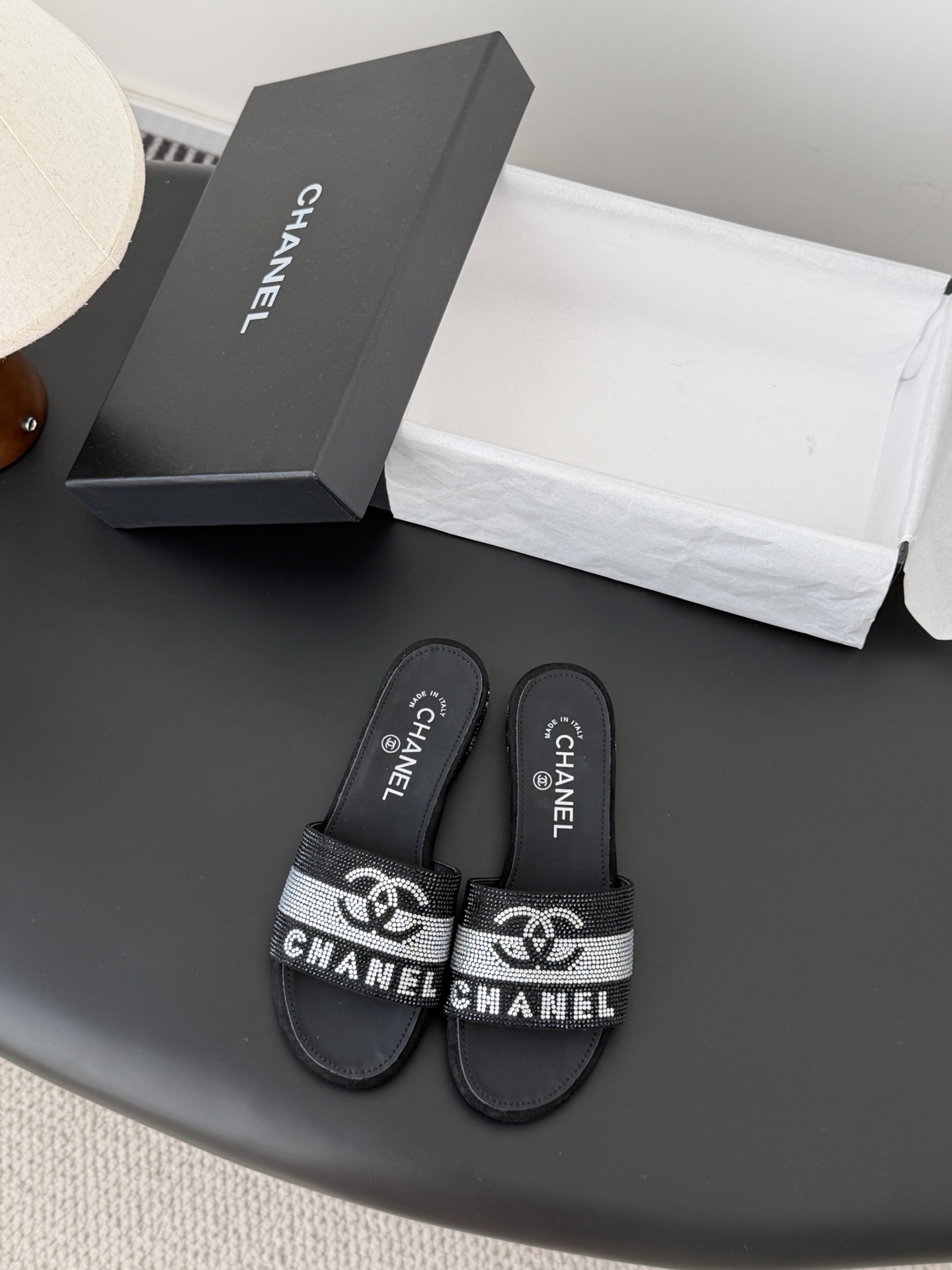 Chanel 26K早春系列烫钻拖鞋新款抢先发售原版烫钻工艺 内里垫脚羊皮 真皮大底Size:35-39