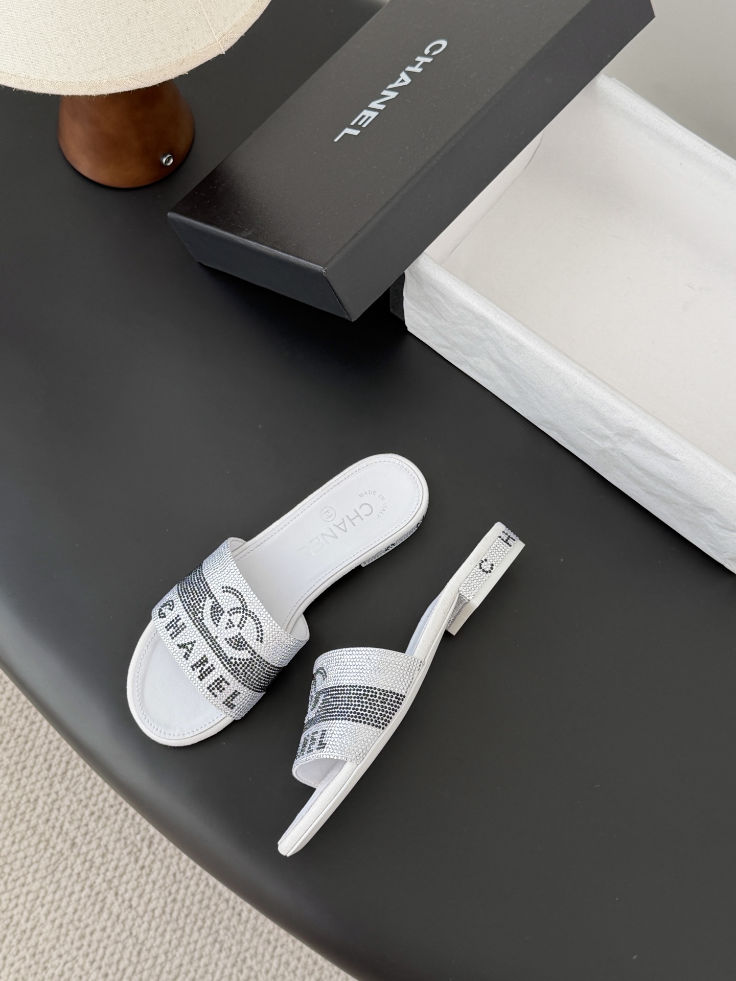 Chanel 26K早春系列烫钻拖鞋新款抢先发售原版烫钻工艺 内里垫脚羊皮 真皮大底Size:35-39