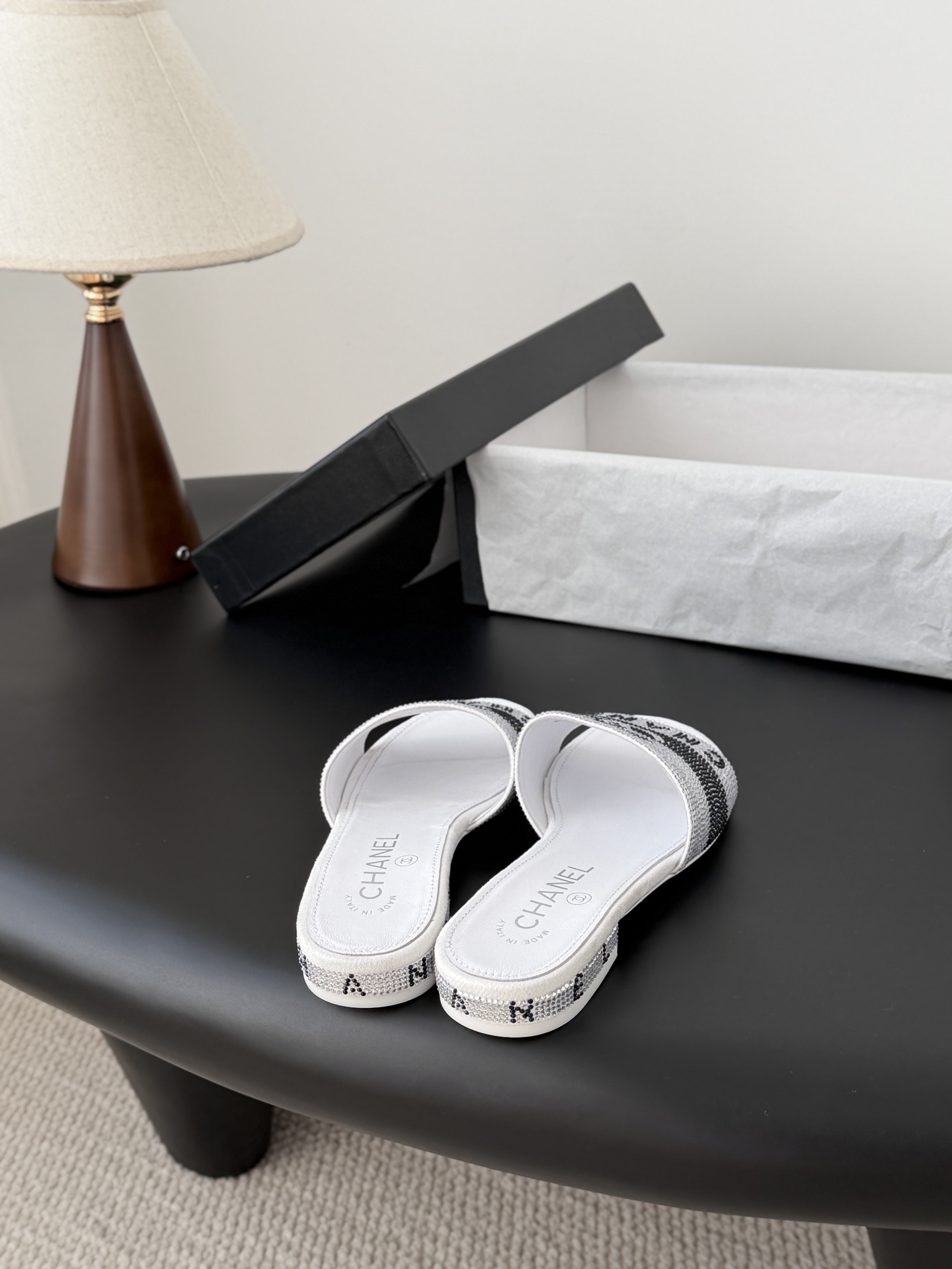 Chanel 26K早春系列烫钻拖鞋新款抢先发售原版烫钻工艺 内里垫脚羊皮 真皮大底Size:35-39