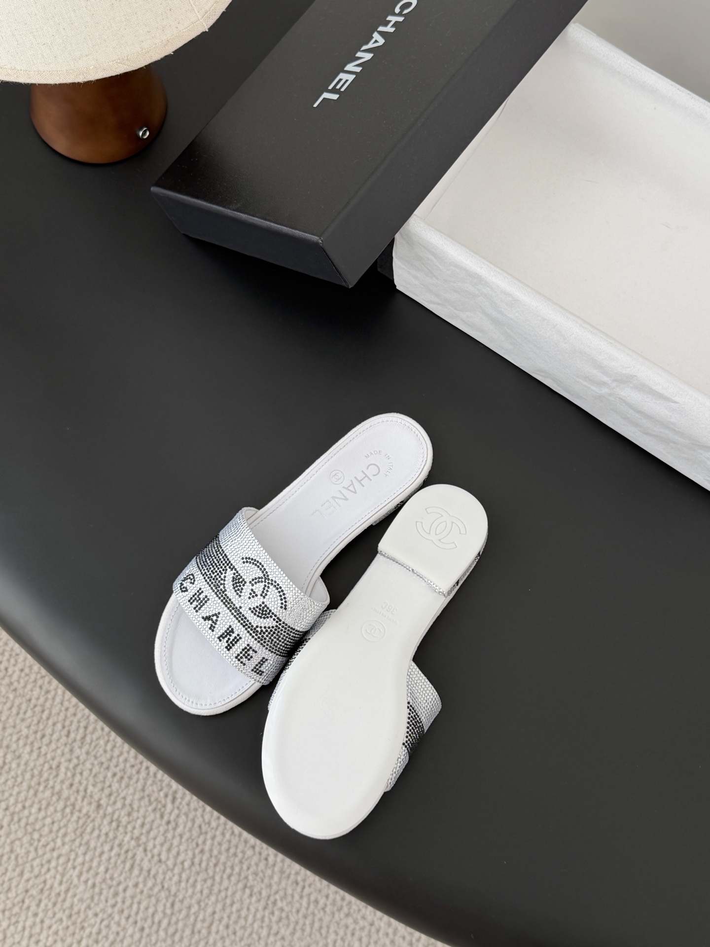 Chanel 26K早春系列烫钻拖鞋新款抢先发售原版烫钻工艺 内里垫脚羊皮 真皮大底Size:35-39