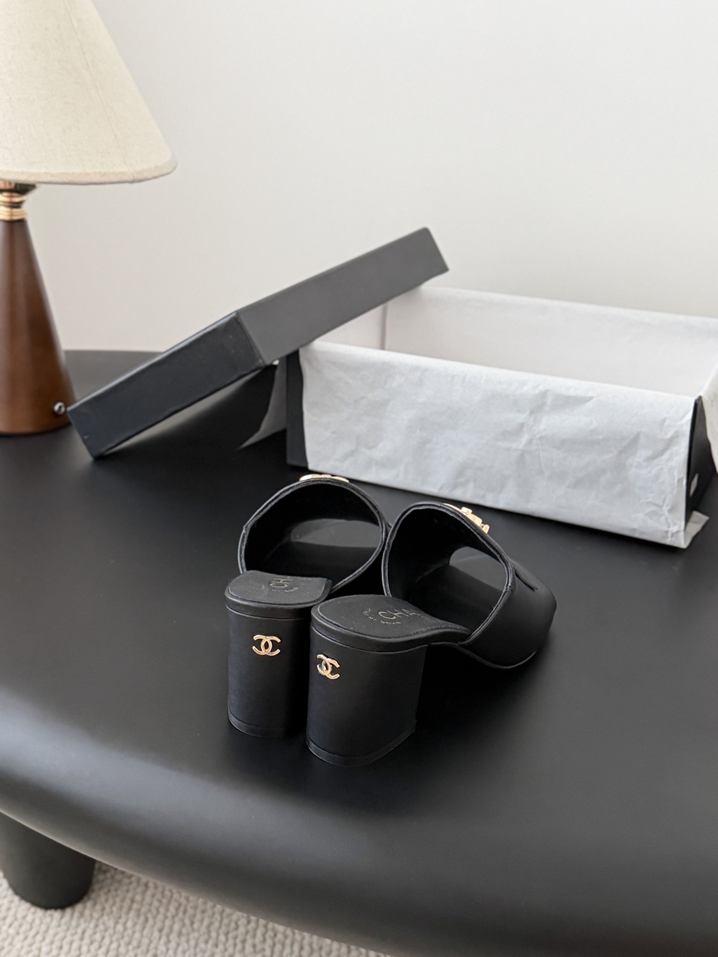 Chanel 26C新款流苏双C扣拖鞋回归的经典流苏设计 特别Vintage 复古味十足乐福鞋也长到了审