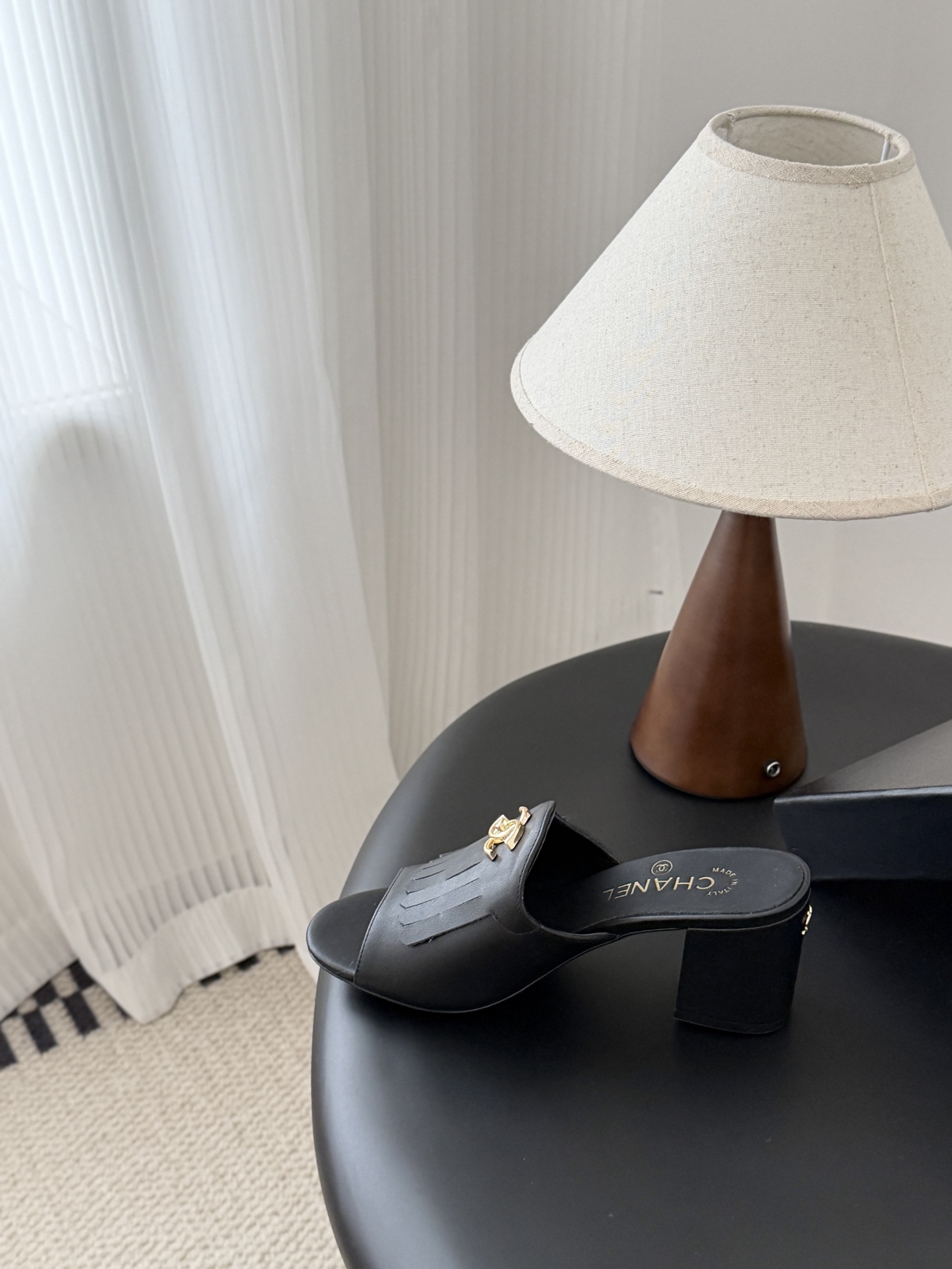 Chanel 26C新款流苏双C扣拖鞋回归的经典流苏设计 特别Vintage 复古味十足乐福鞋也长到了审