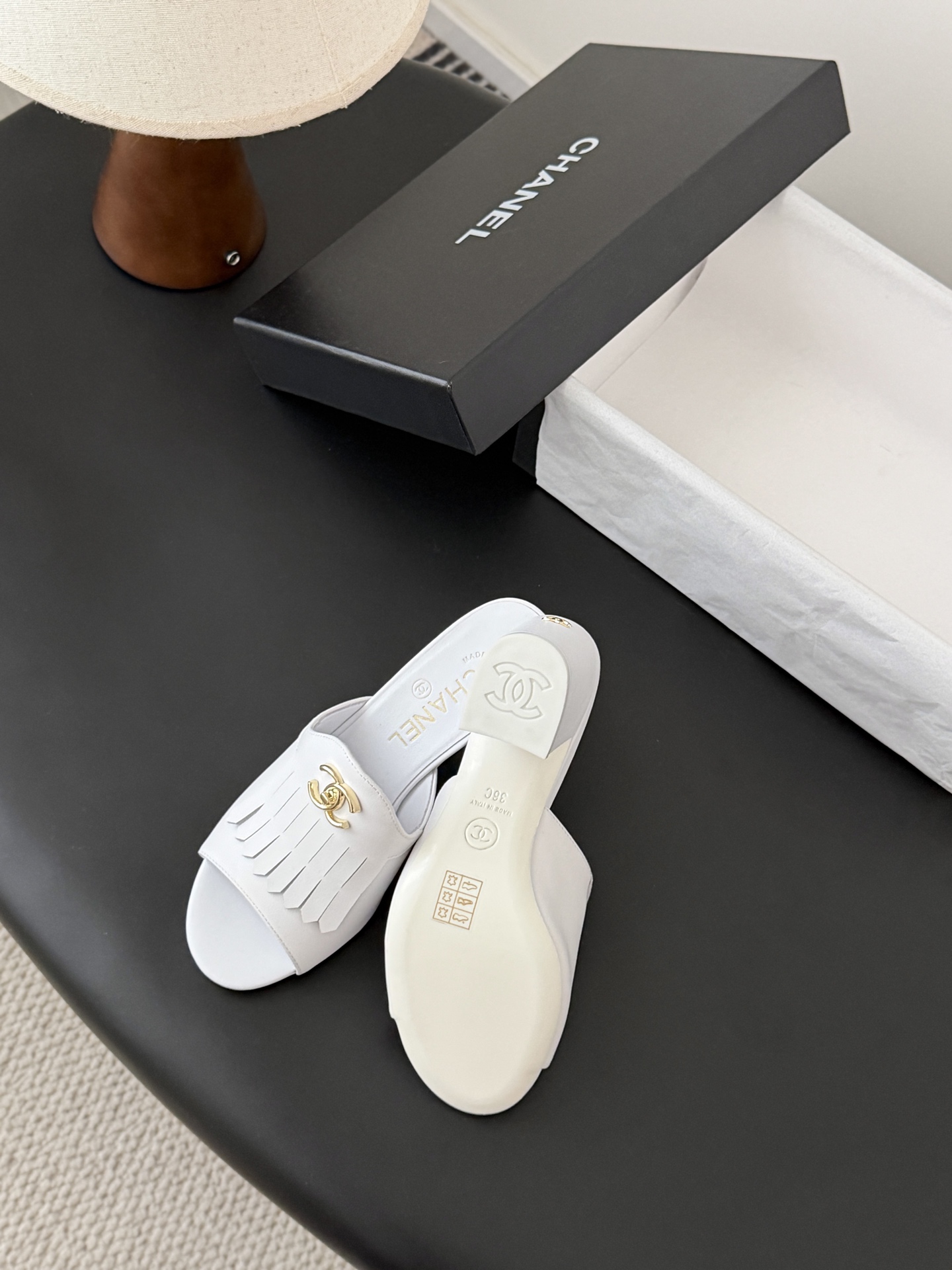 Chanel 26C新款流苏双C扣拖鞋回归的经典流苏设计 特别Vintage 复古味十足乐福鞋也长到了审