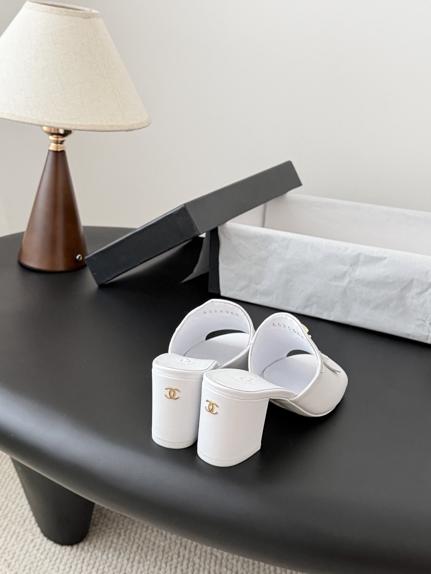 Chanel 26C新款流苏双C扣拖鞋回归的经典流苏设计 特别Vintage 复古味十足乐福鞋也长到了审