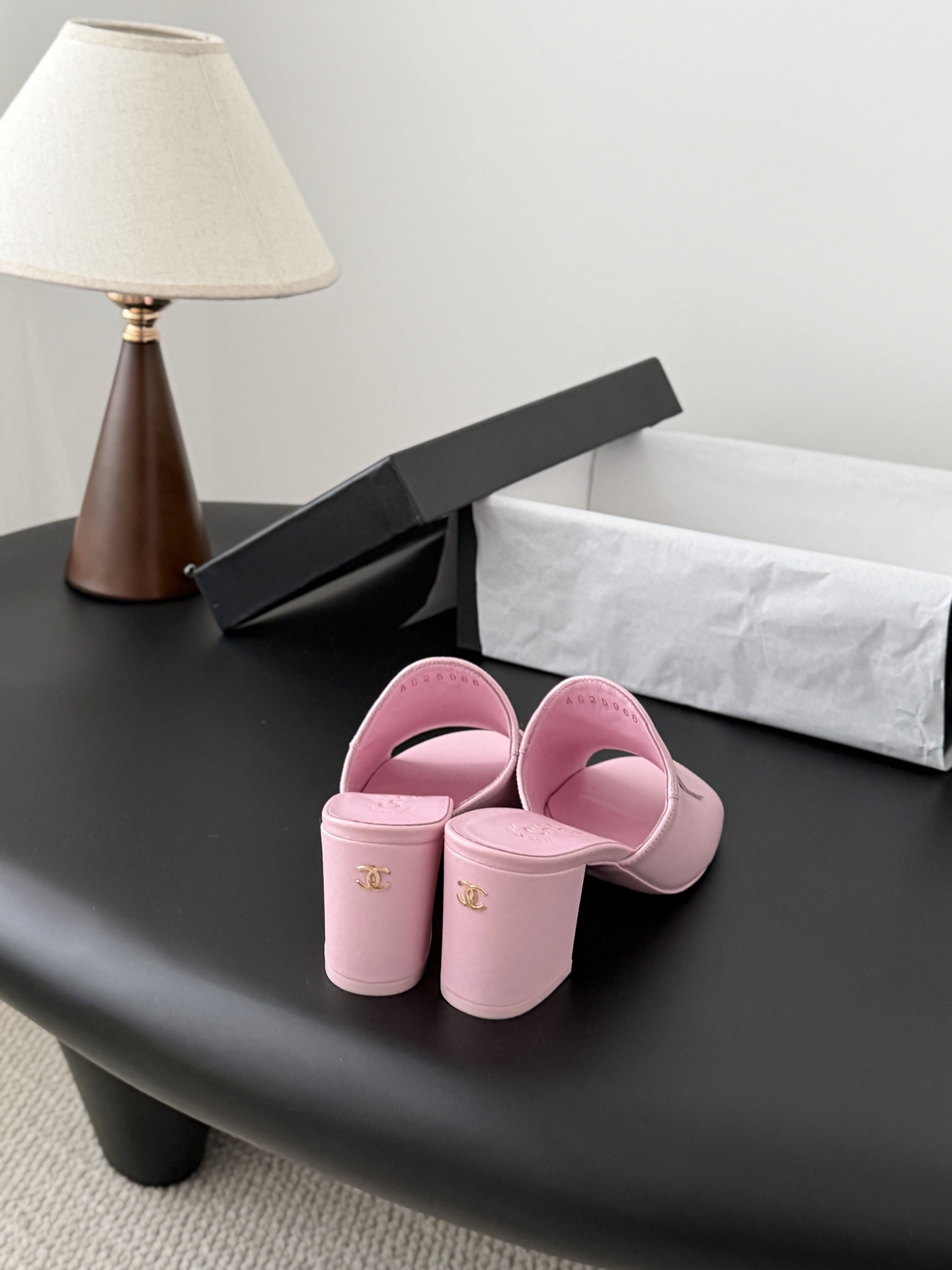 Chanel 26C新款流苏双C扣拖鞋回归的经典流苏设计 特别Vintage 复古味十足乐福鞋也长到了审