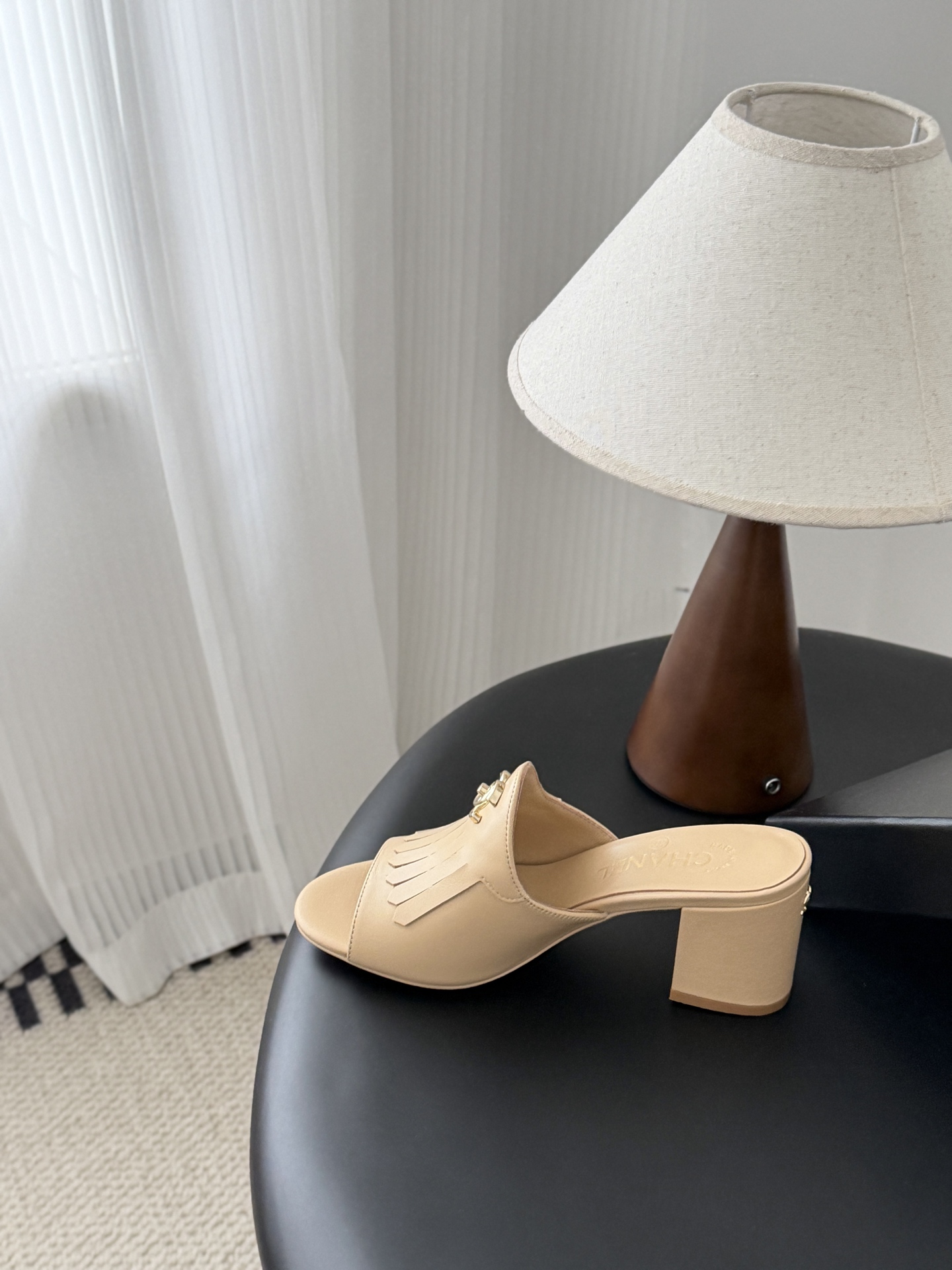 Chanel 26C新款流苏双C扣拖鞋回归的经典流苏设计 特别Vintage 复古味十足乐福鞋也长到了审