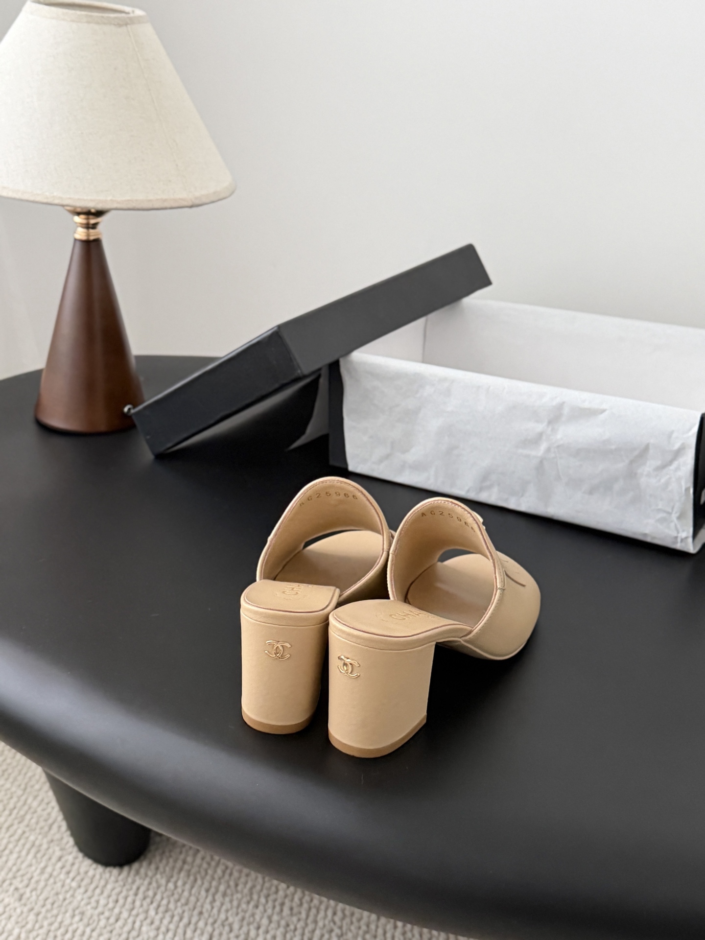 Chanel 26C新款流苏双C扣拖鞋回归的经典流苏设计 特别Vintage 复古味十足乐福鞋也长到了审