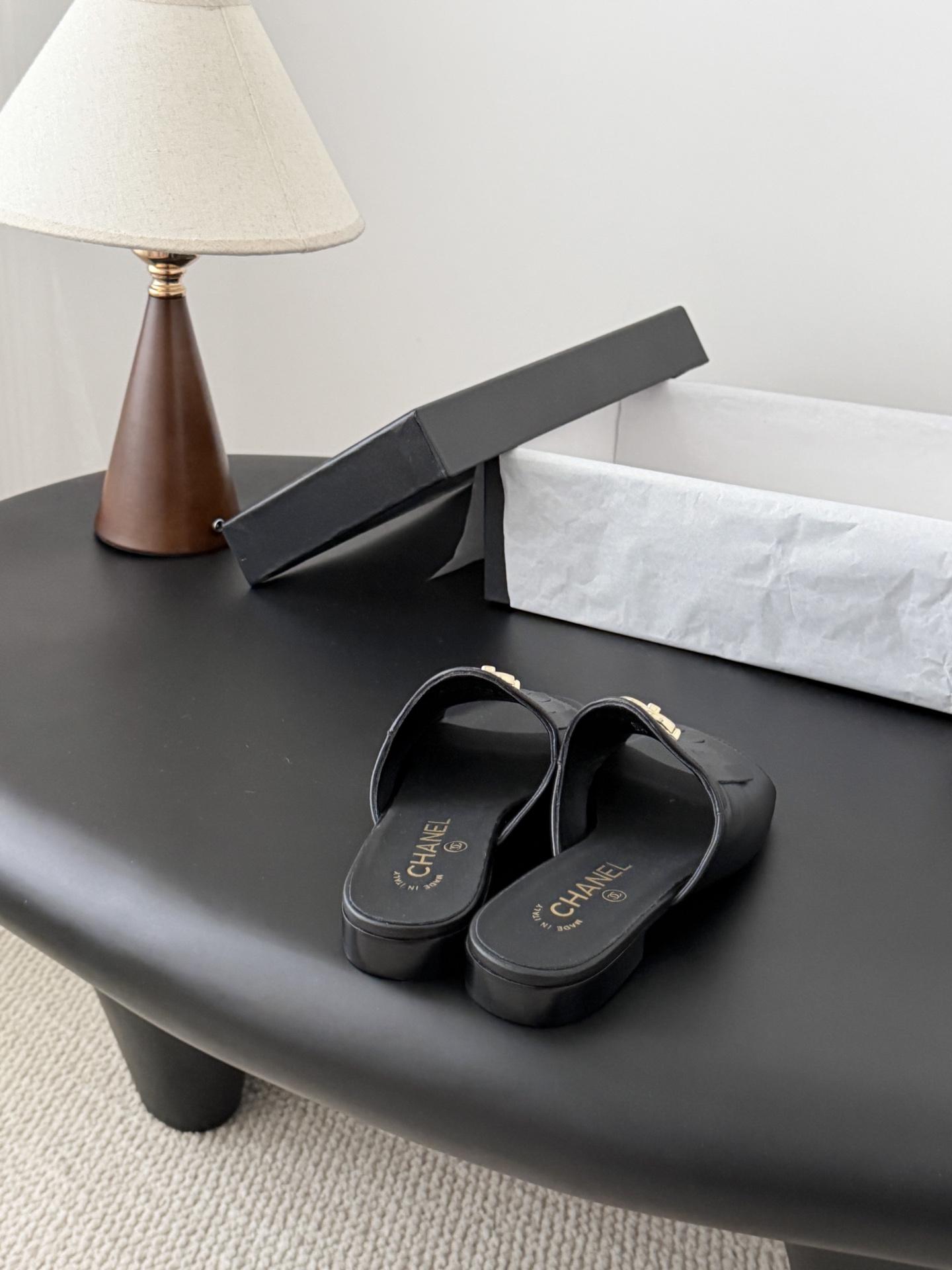 Chanel 26C新款流苏双C扣拖鞋回归的经典流苏设计 特别Vintage 复古味十足乐福鞋也长到了审