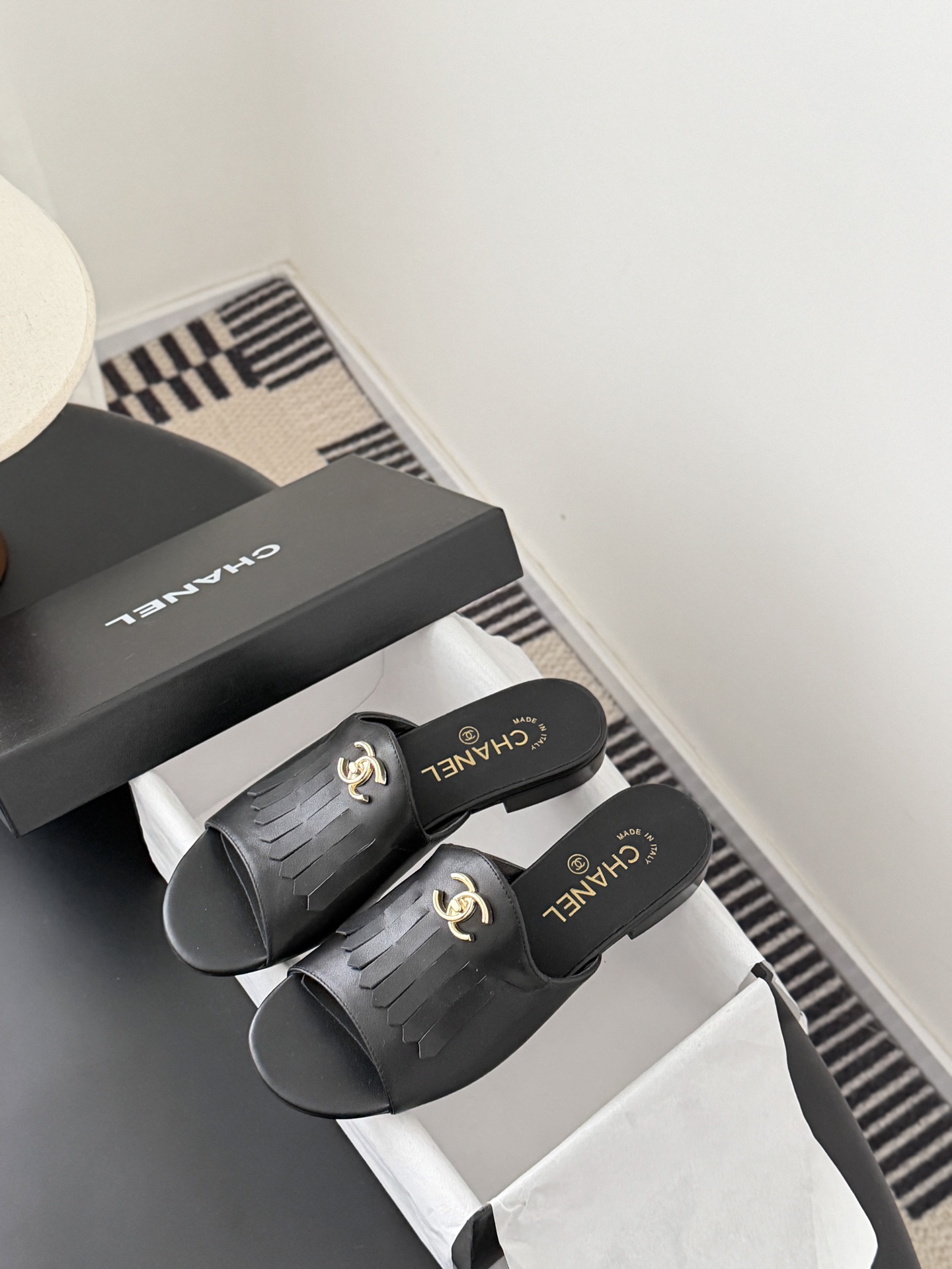 Chanel 26C新款流苏双C扣拖鞋回归的经典流苏设计 特别Vintage 复古味十足乐福鞋也长到了审