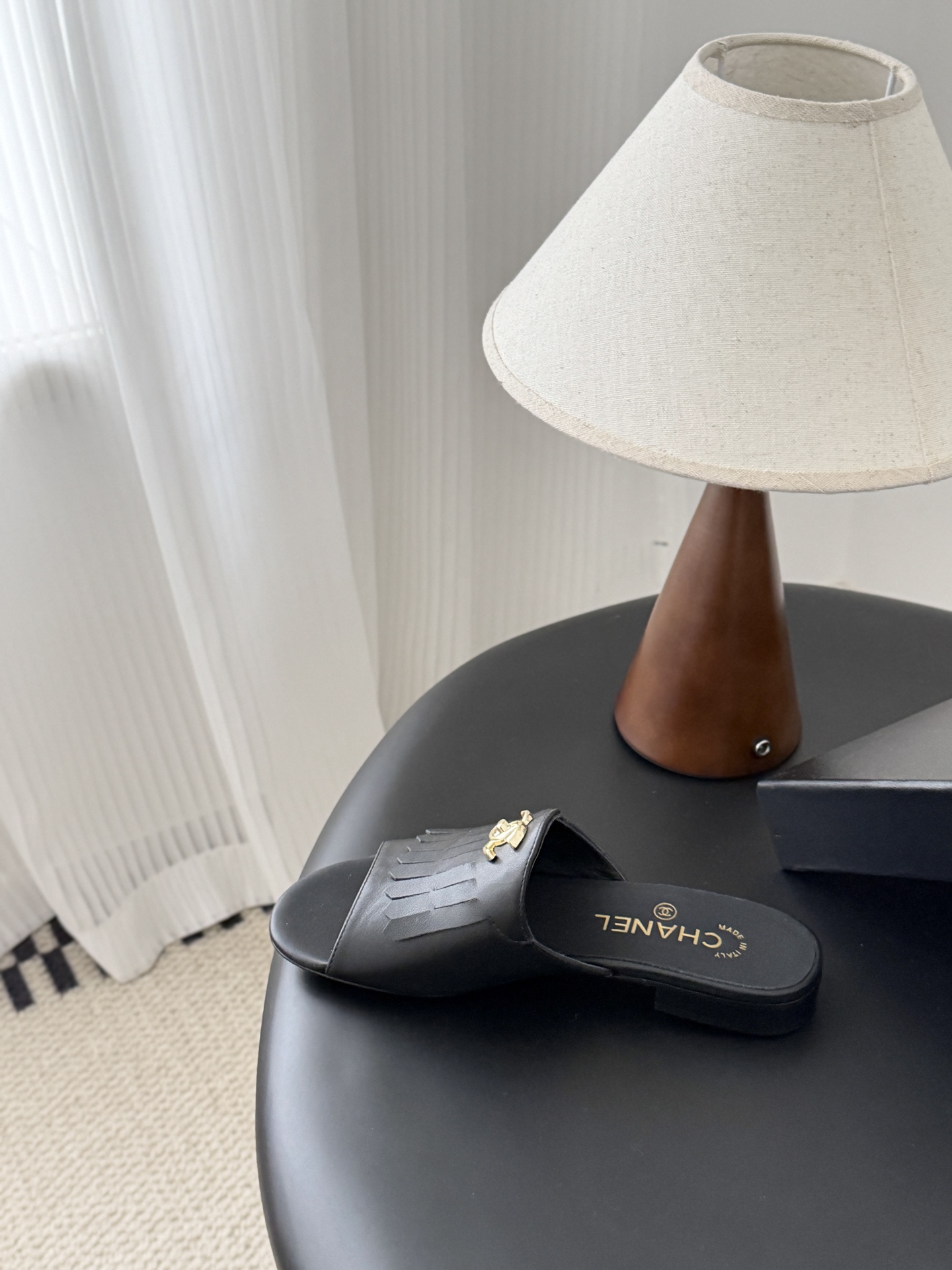 Chanel 26C新款流苏双C扣拖鞋回归的经典流苏设计 特别Vintage 复古味十足乐福鞋也长到了审