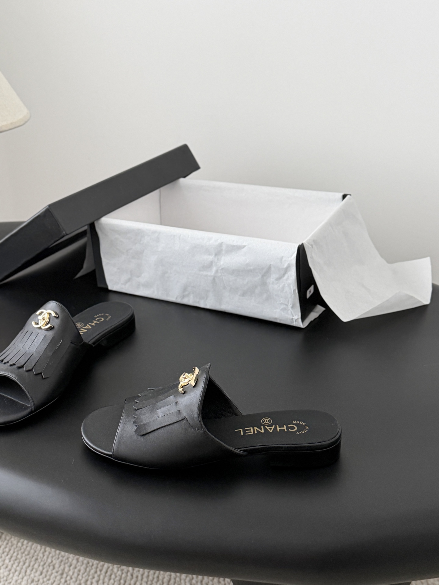 Chanel 26C新款流苏双C扣拖鞋回归的经典流苏设计 特别Vintage 复古味十足乐福鞋也长到了审