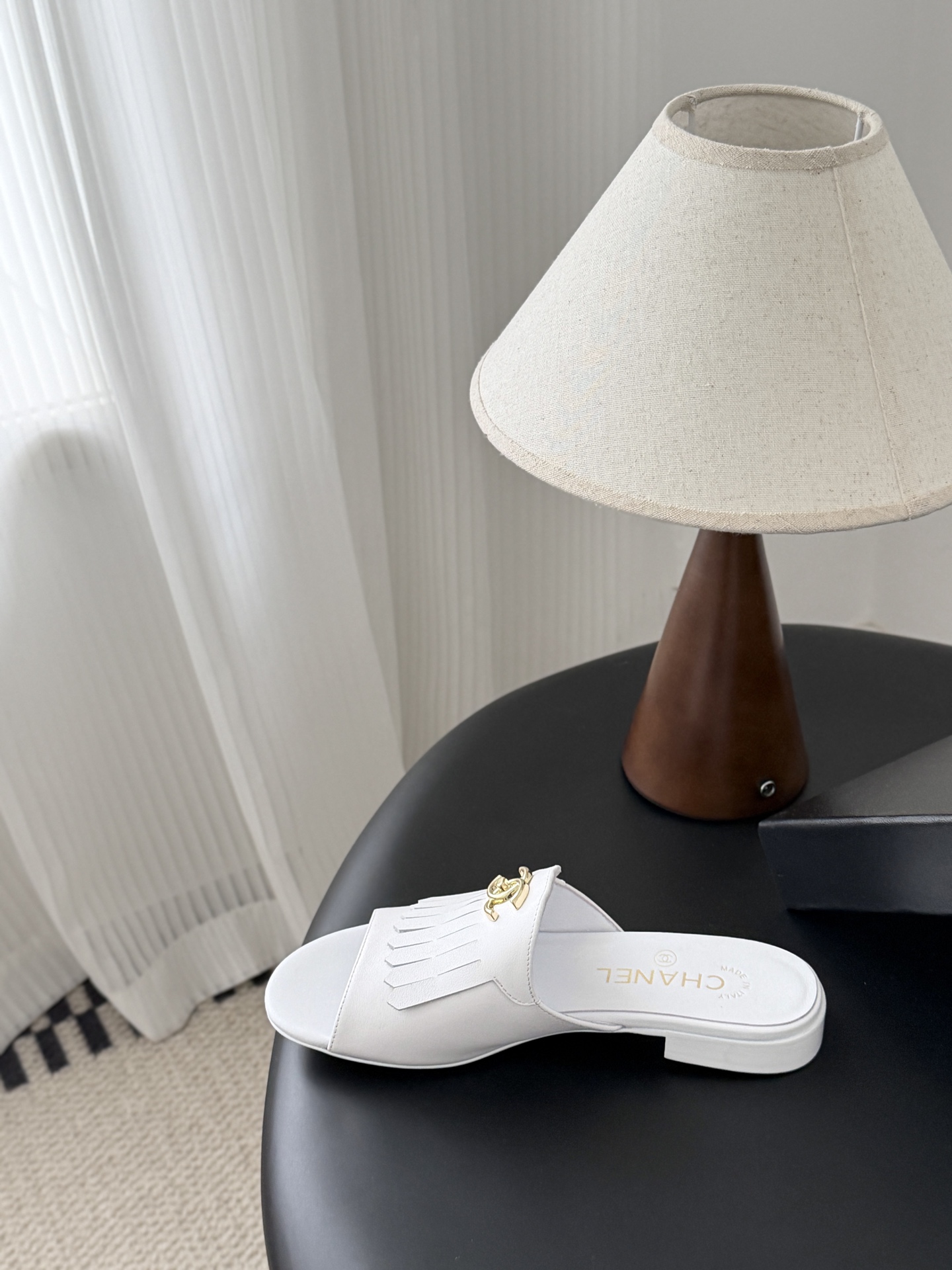 Chanel 26C新款流苏双C扣拖鞋回归的经典流苏设计 特别Vintage 复古味十足乐福鞋也长到了审