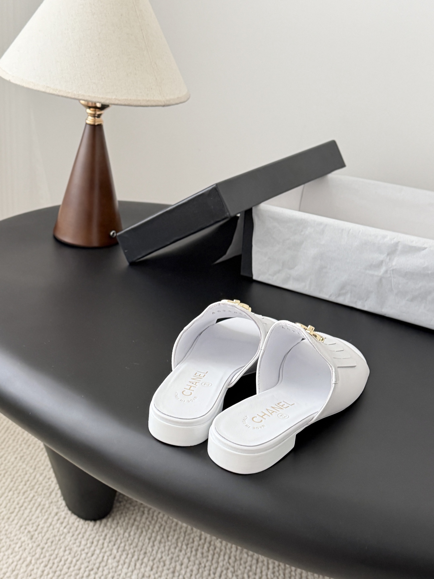 Chanel 26C新款流苏双C扣拖鞋回归的经典流苏设计 特别Vintage 复古味十足乐福鞋也长到了审