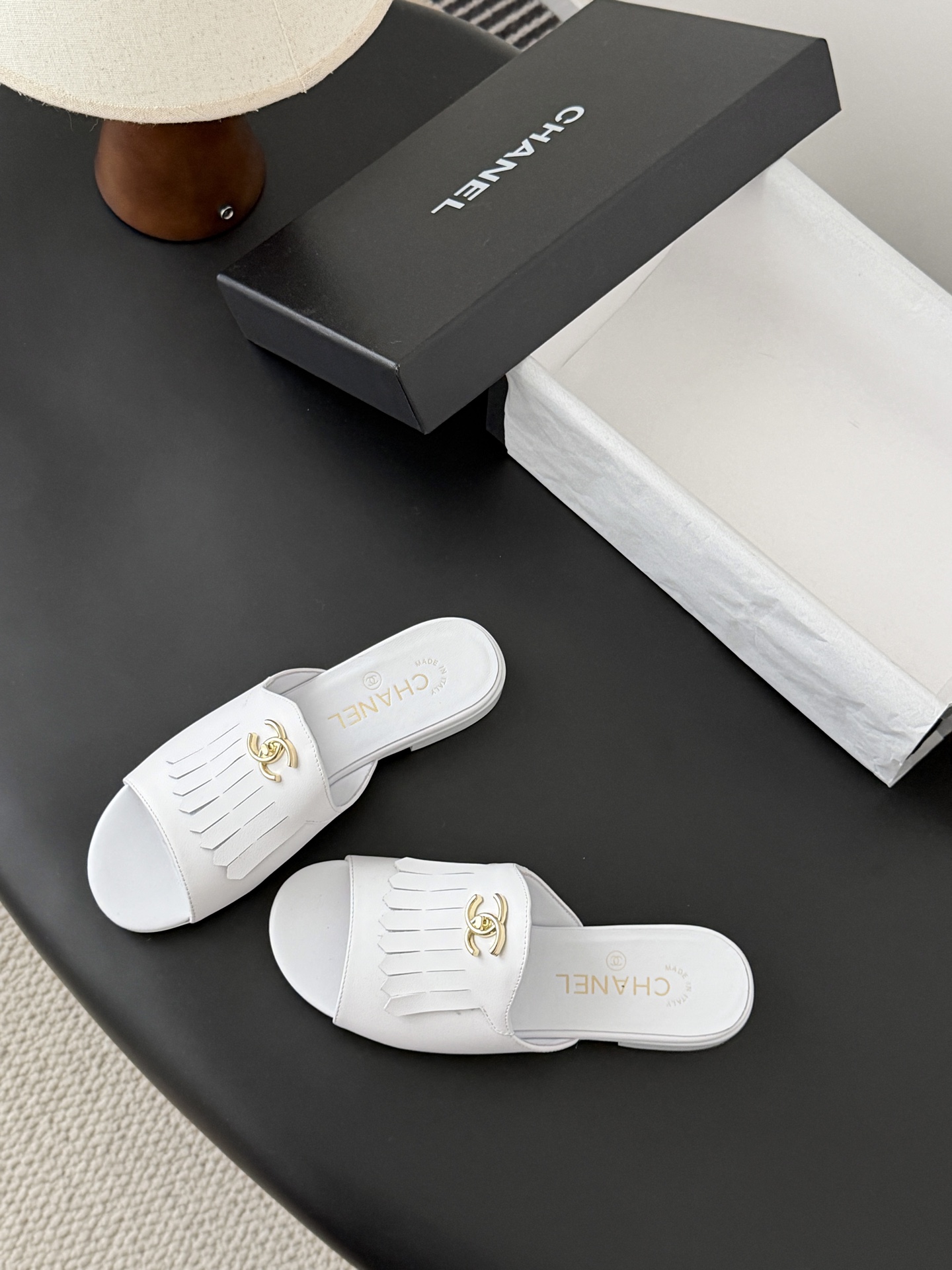 Chanel 26C新款流苏双C扣拖鞋回归的经典流苏设计 特别Vintage 复古味十足乐福鞋也长到了审