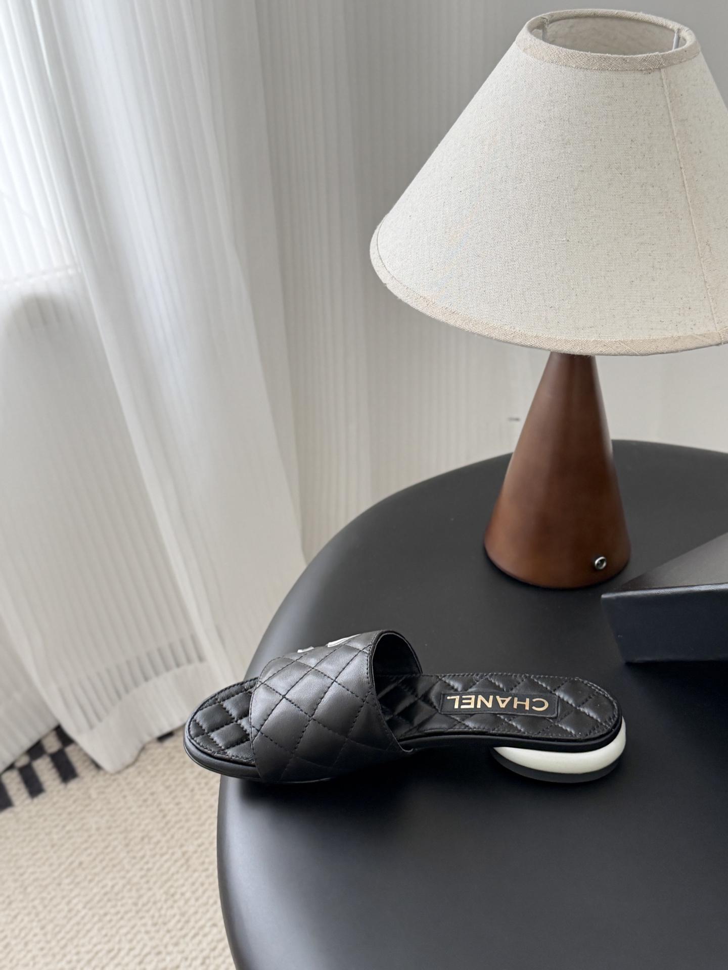 Chanel 26新款珍珠玛丽珍拖鞋皮料质感超好，上脚秀气～鞋面牛皮，内里羊皮，真皮大底！Size:35