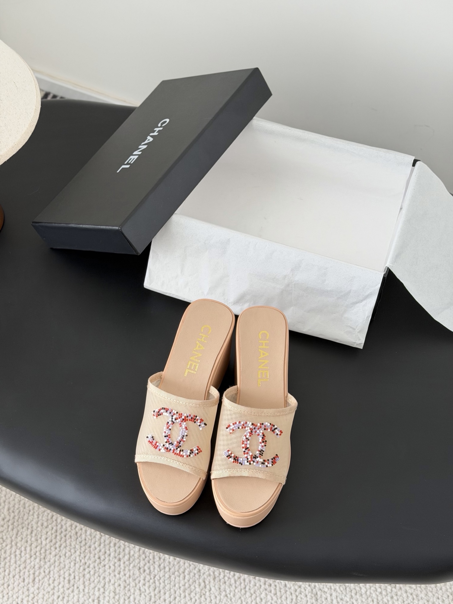 NO:723992,Chanel 26C new wedge high-heeled sandals, slip-on series, sheepskin lining, original outsole Size: 35-39, other sizes are customized and non-refundable, high-heeled sandals, chanel, sandals, high heels, sheepskin19860909Chanel 26C新款坡跟高跟凉鞋 一脚蹬系列 内里羊皮 原版大底 Size:35-39 其他码数定制不退换,高跟鞋凉鞋,chanel,sandals,high heels,sheepskin,Women's Shoes