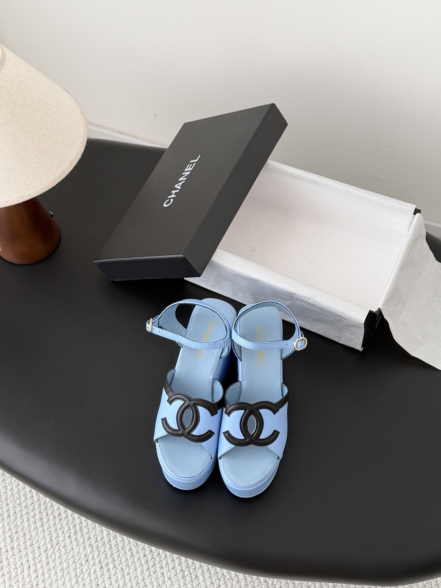 NO:787278,Chanel 26 show thick-soled platform sandals!  The upper is Yangjing, the waterproof platform is 4cm, and the heel is 12cm!  Very stable when put on!  Wear it and you will be 2.8 meters tall. Sheepskin lining and original outsole. Size: 35-39 40 custom-made, high heels and sandals, chanel, sandals, high heels, sheepskin, sheep.19860909Chanel 26秀款厚底防水台凉鞋！ 鞋面羊京,防水台4cm,后跟12cm！ 上脚后很稳！穿上立马两米八 内里垫脚羊皮,原版大底. Size:35-39 40定做,高跟鞋凉鞋,chanel,sandals,high heels,sheepskin,sheep,Women's Shoes